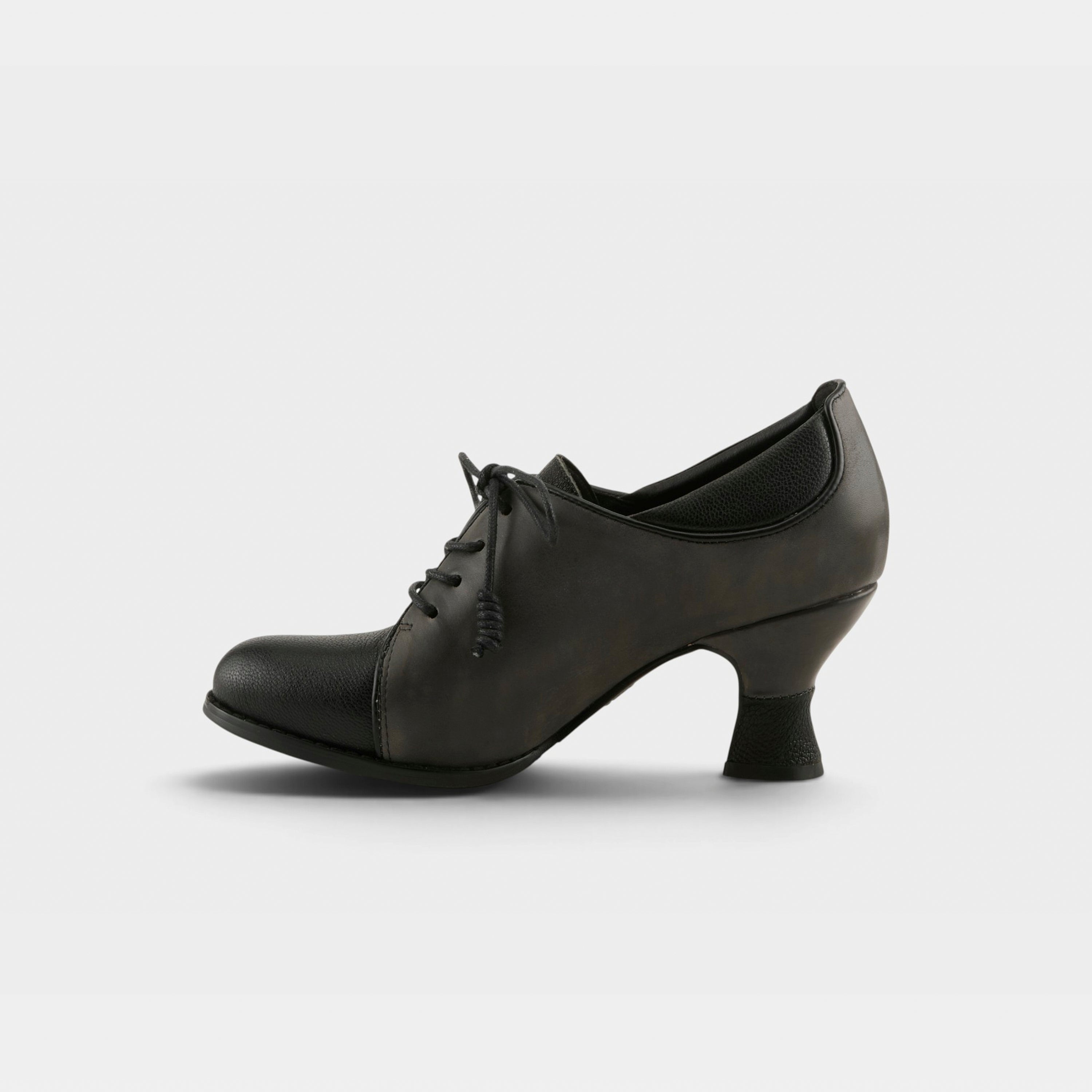 L'Artiste Alsehi shoes in Black Multi, side view