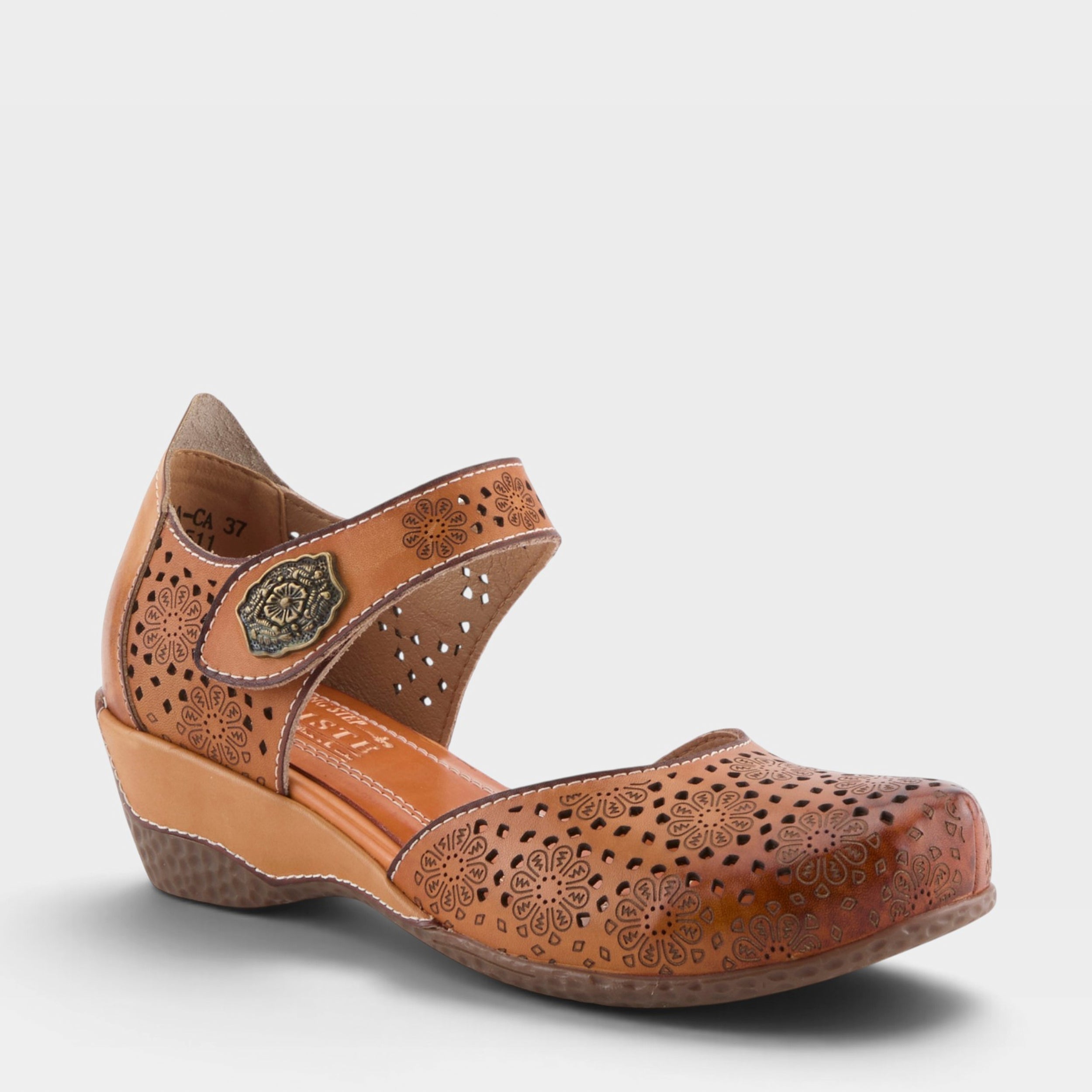 L'Artiste Americana shoes in Camel, front view