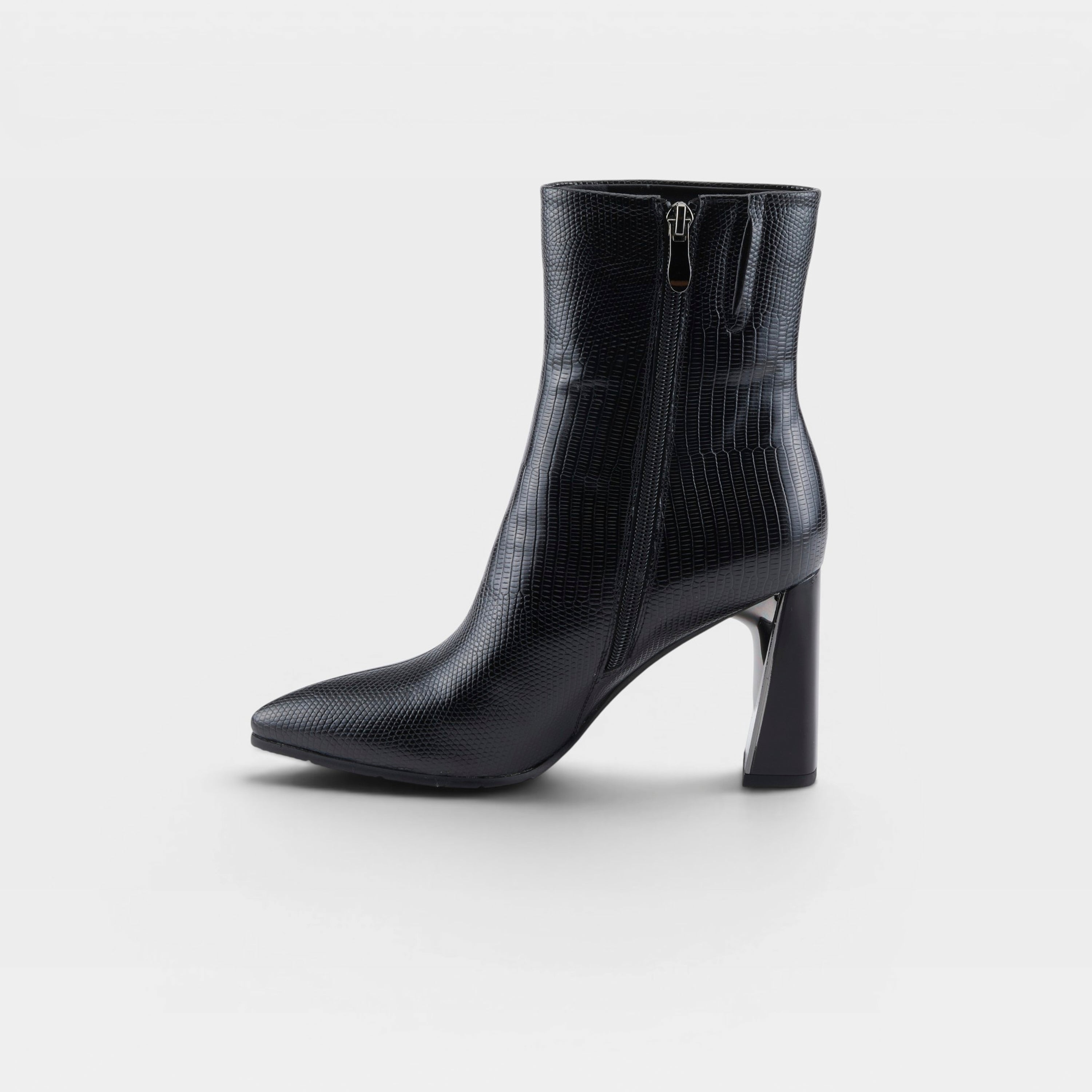 Azura Attention Black Boot