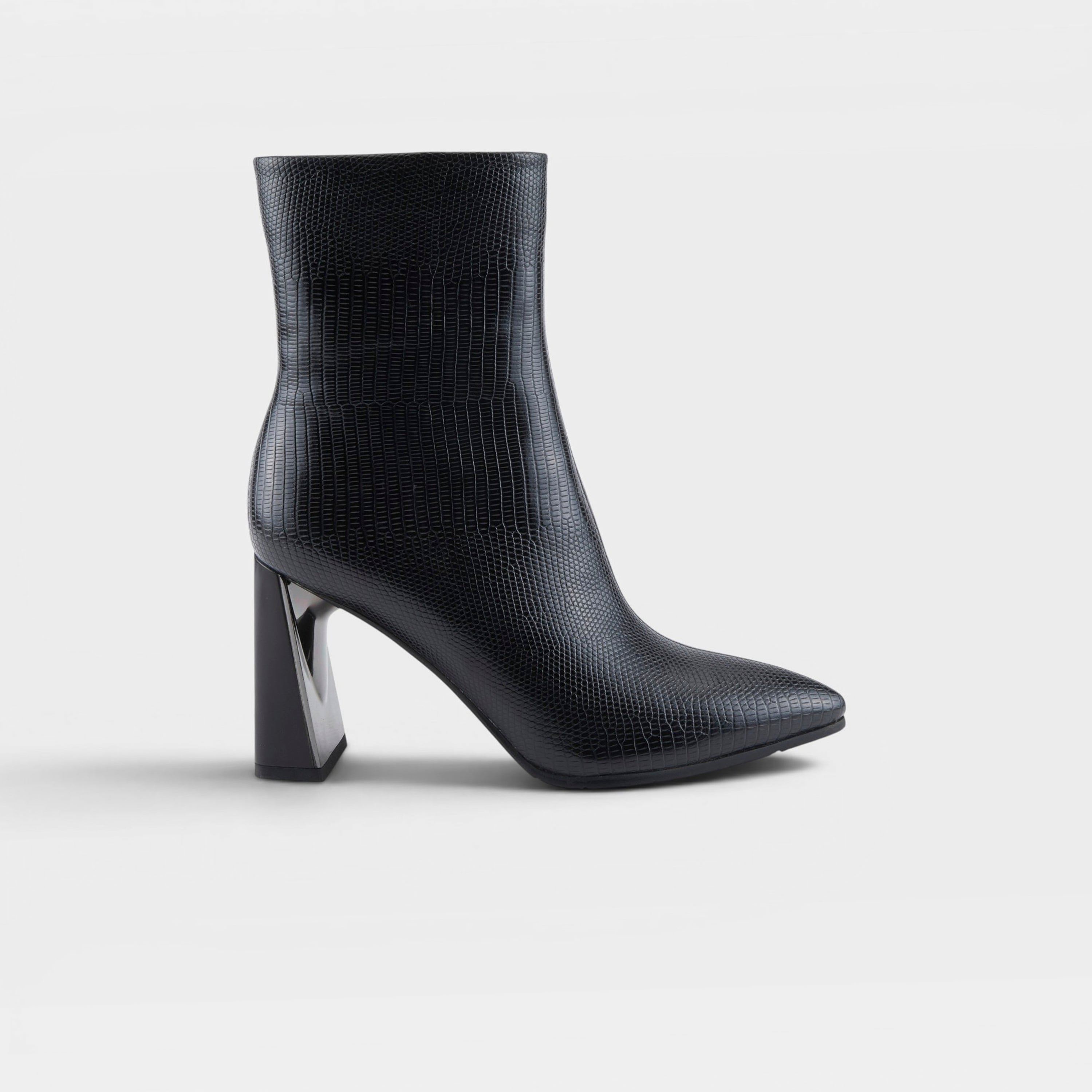 Azura Attention Black Boot
