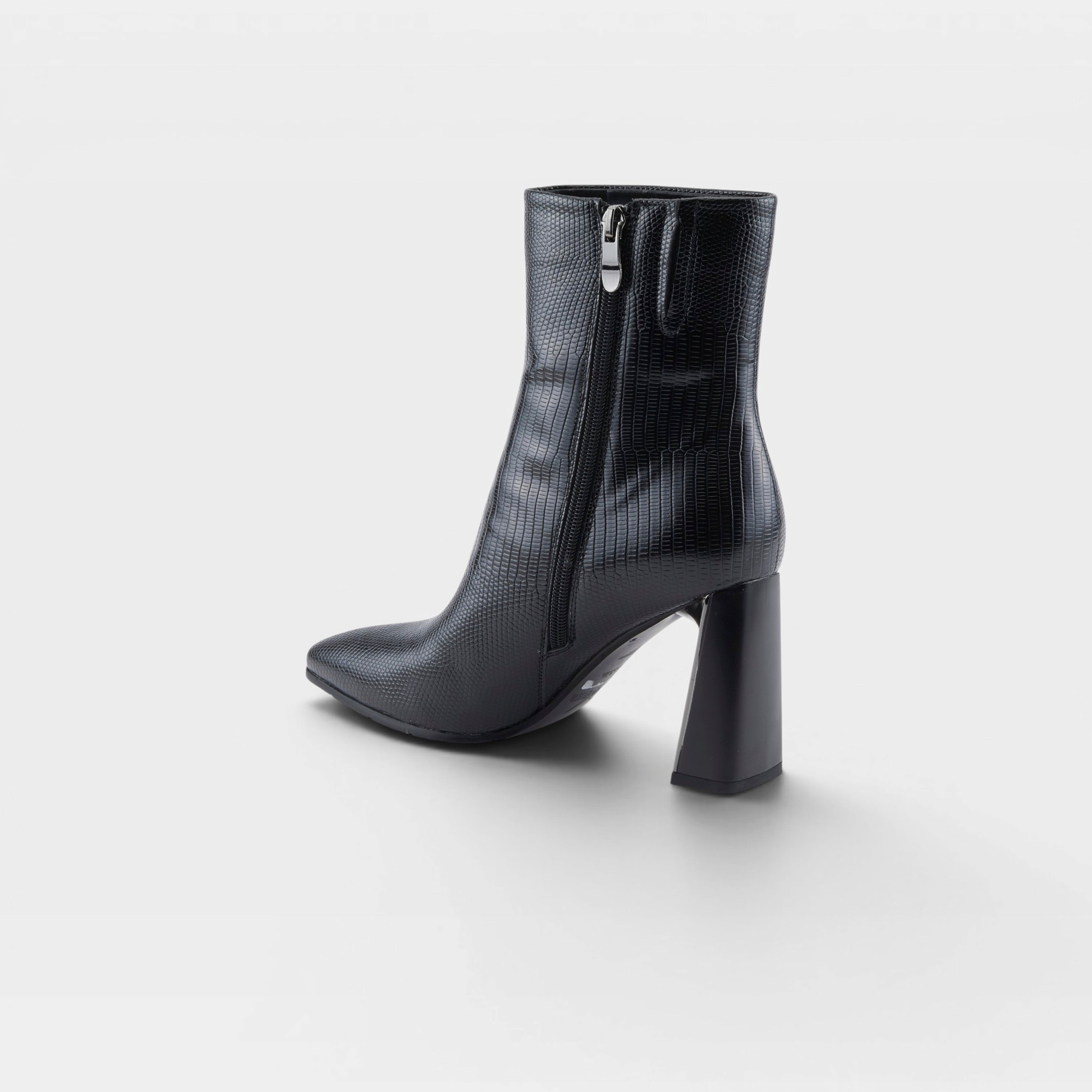 Azura Attention Black Boot