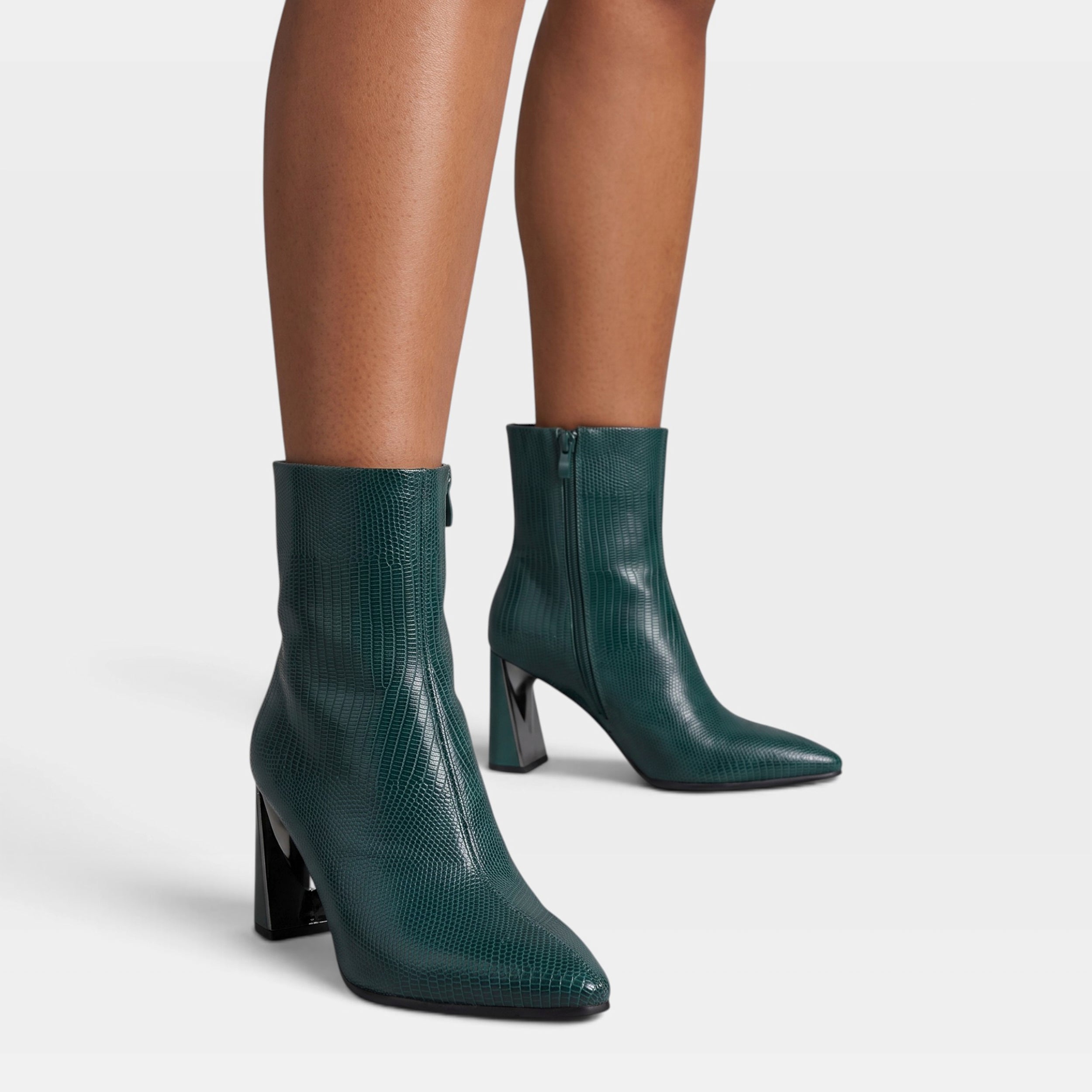 Azura Attention Green Boot