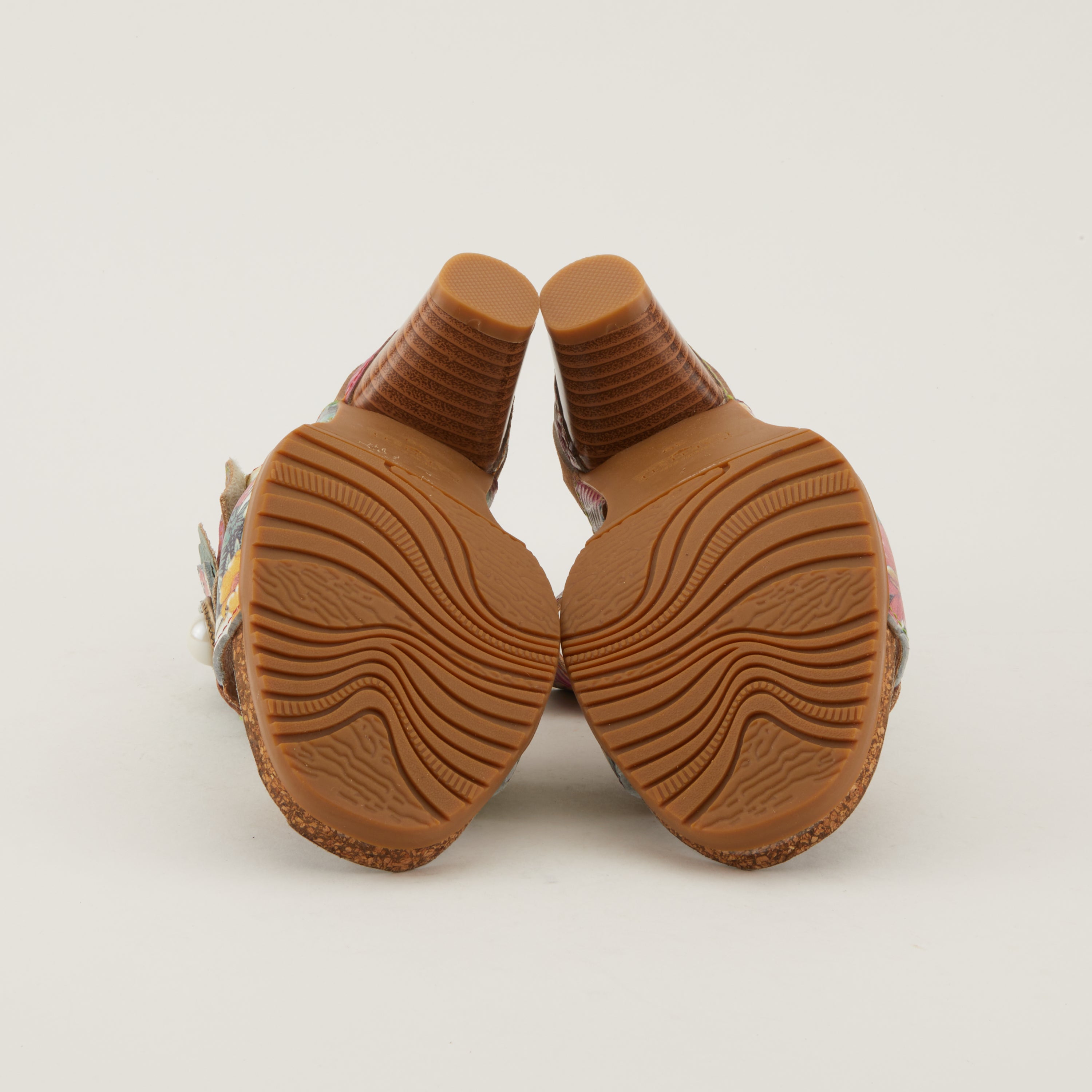 L'Artiste L'ARTISTE BARI PLATFORM SANDALS sandal in grey multi with handcrafted leather design