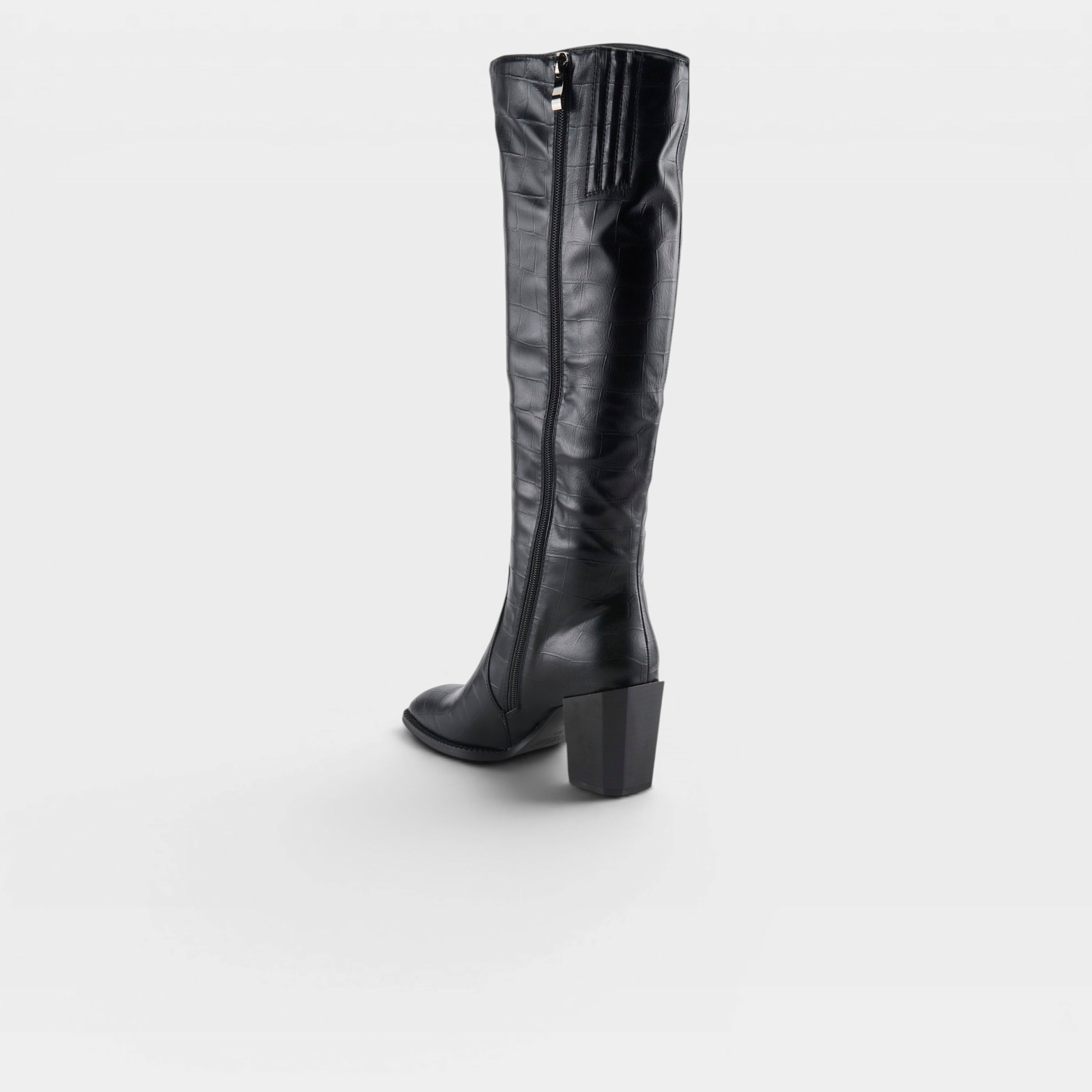 Azura Bestilmihart Black Boot