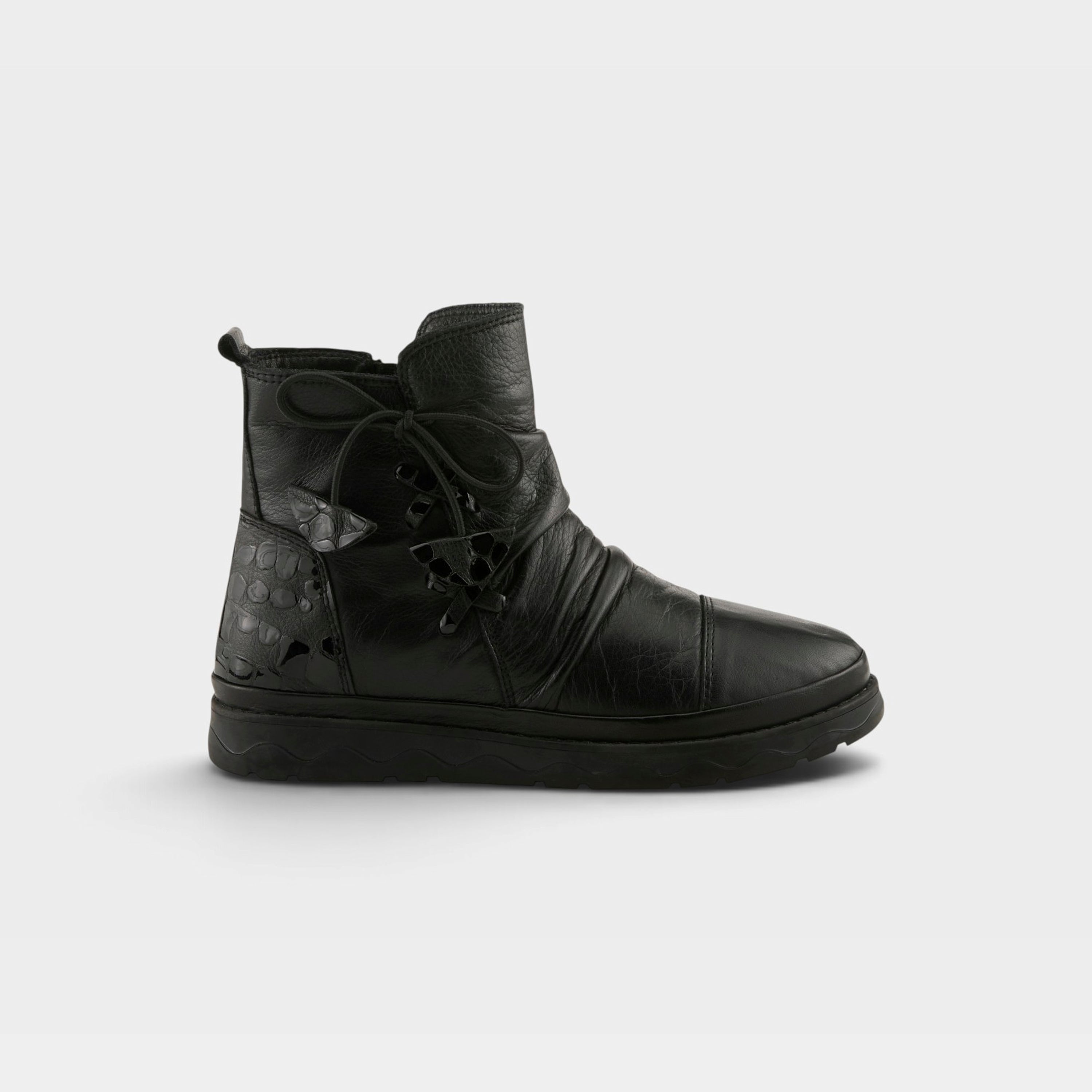 Spring Step Boru Black Boot