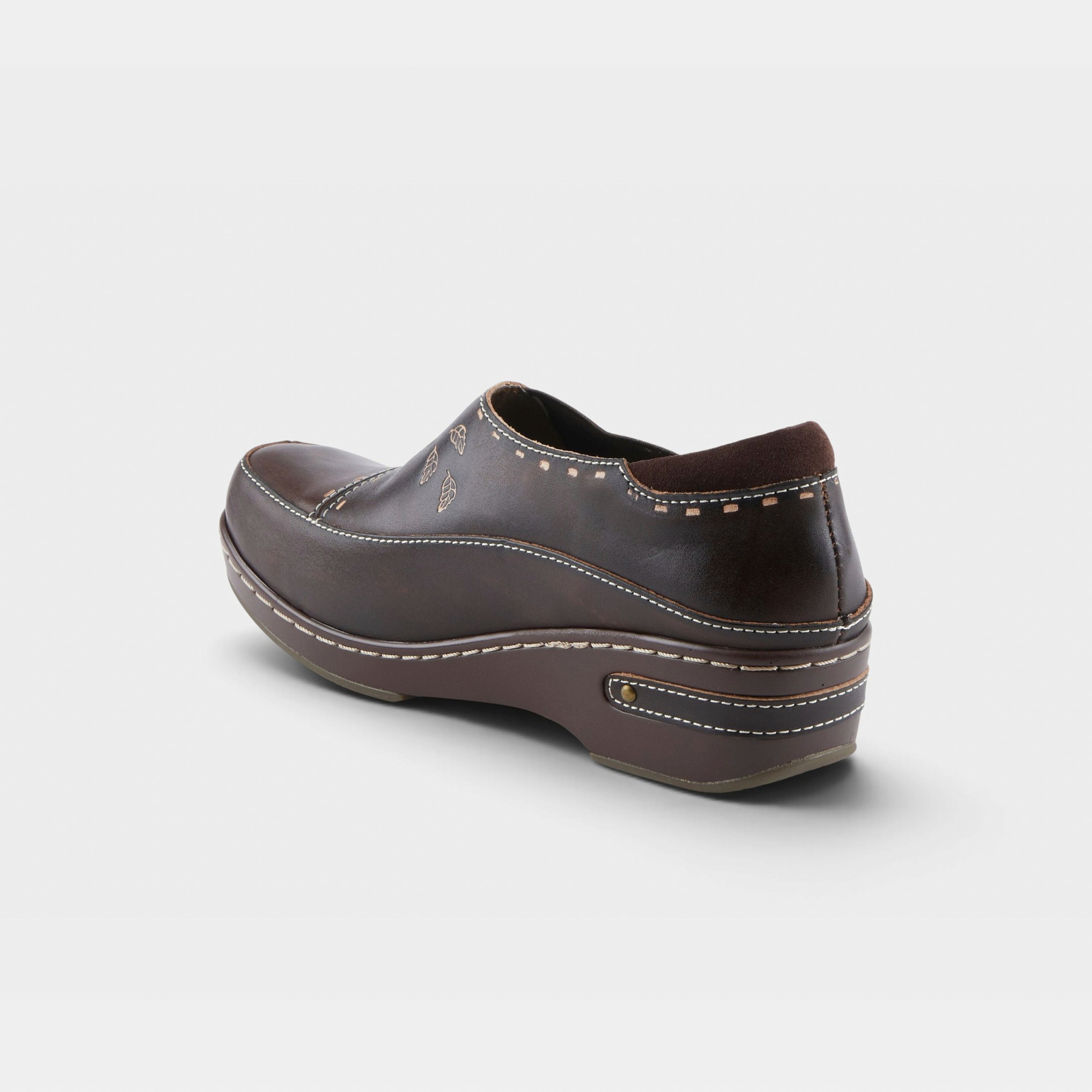 L'Artiste Burbank clogs in Brown, alternate angle view