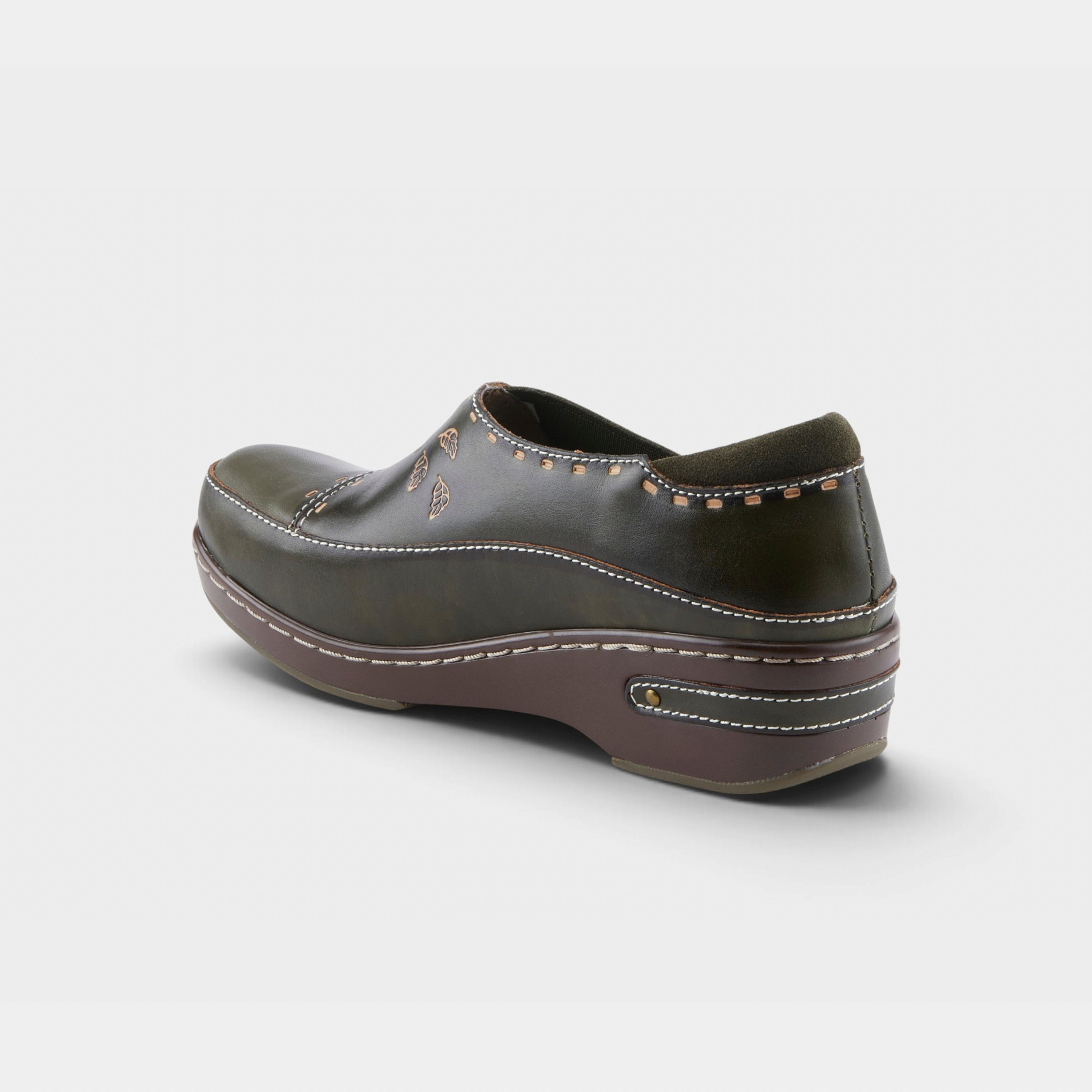 L'Artiste Burbank clogs in Olive Green, alternate angle view
