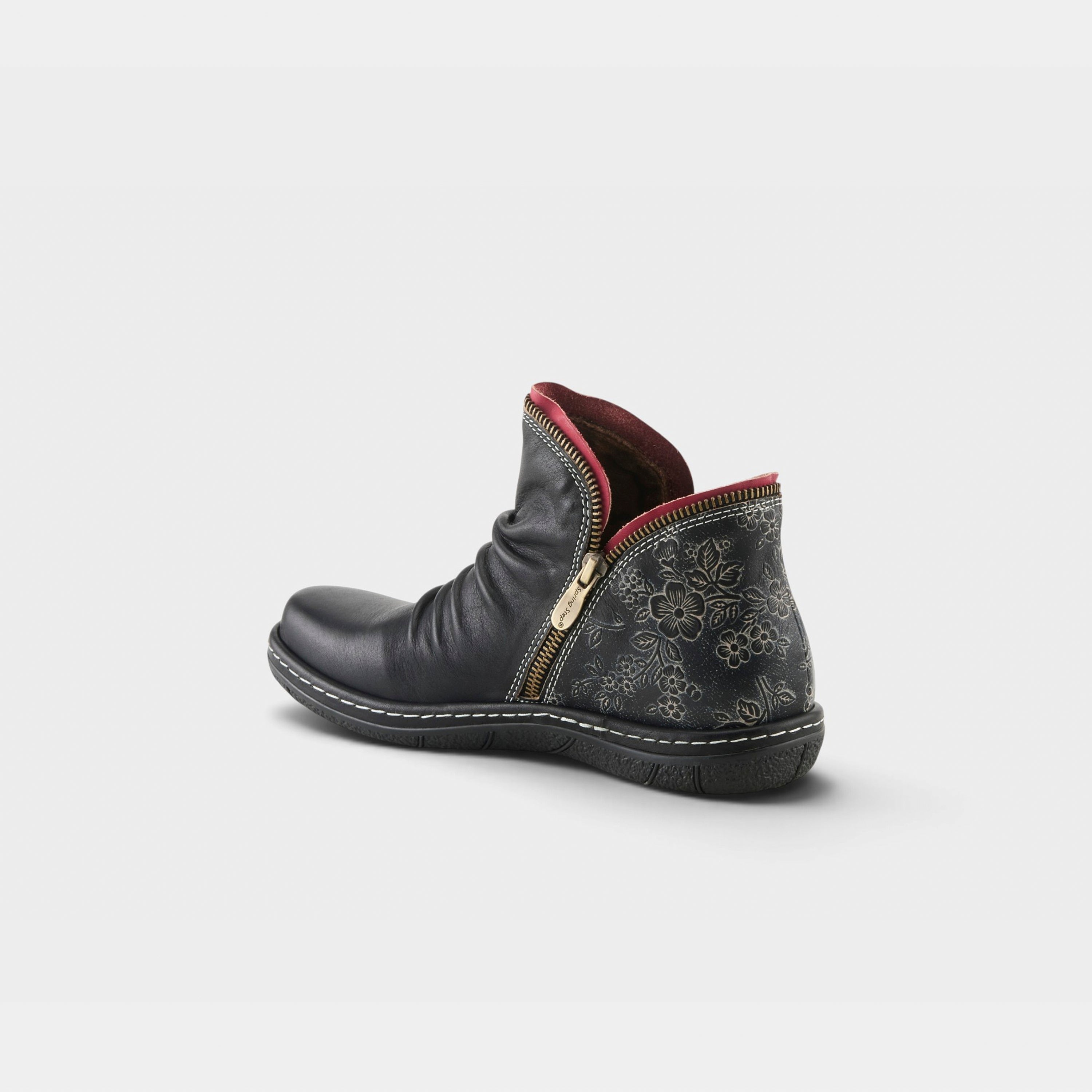 L'Artiste Chesapeake boots in Black, alternate angle view