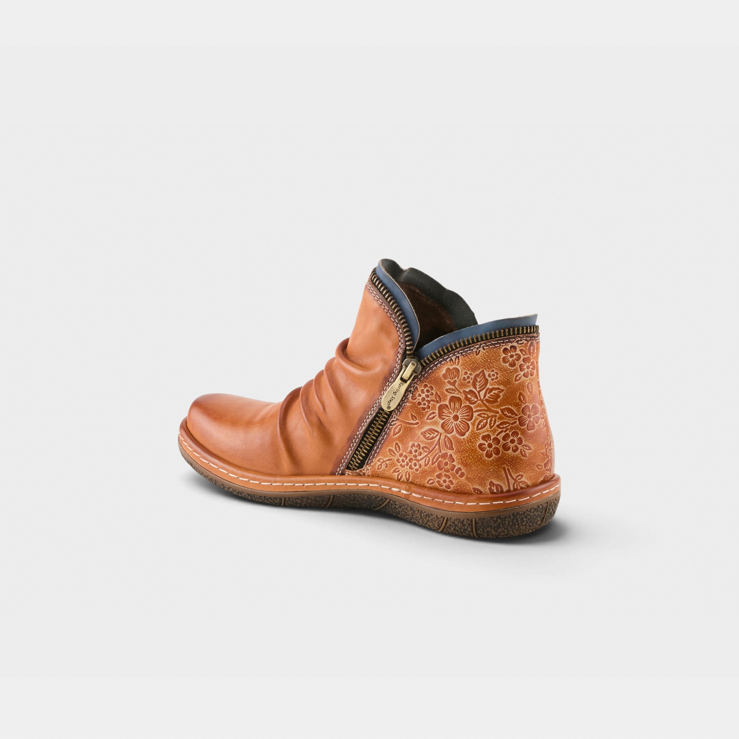 L'Artiste Chesapeake boots in Camel, alternate angle view