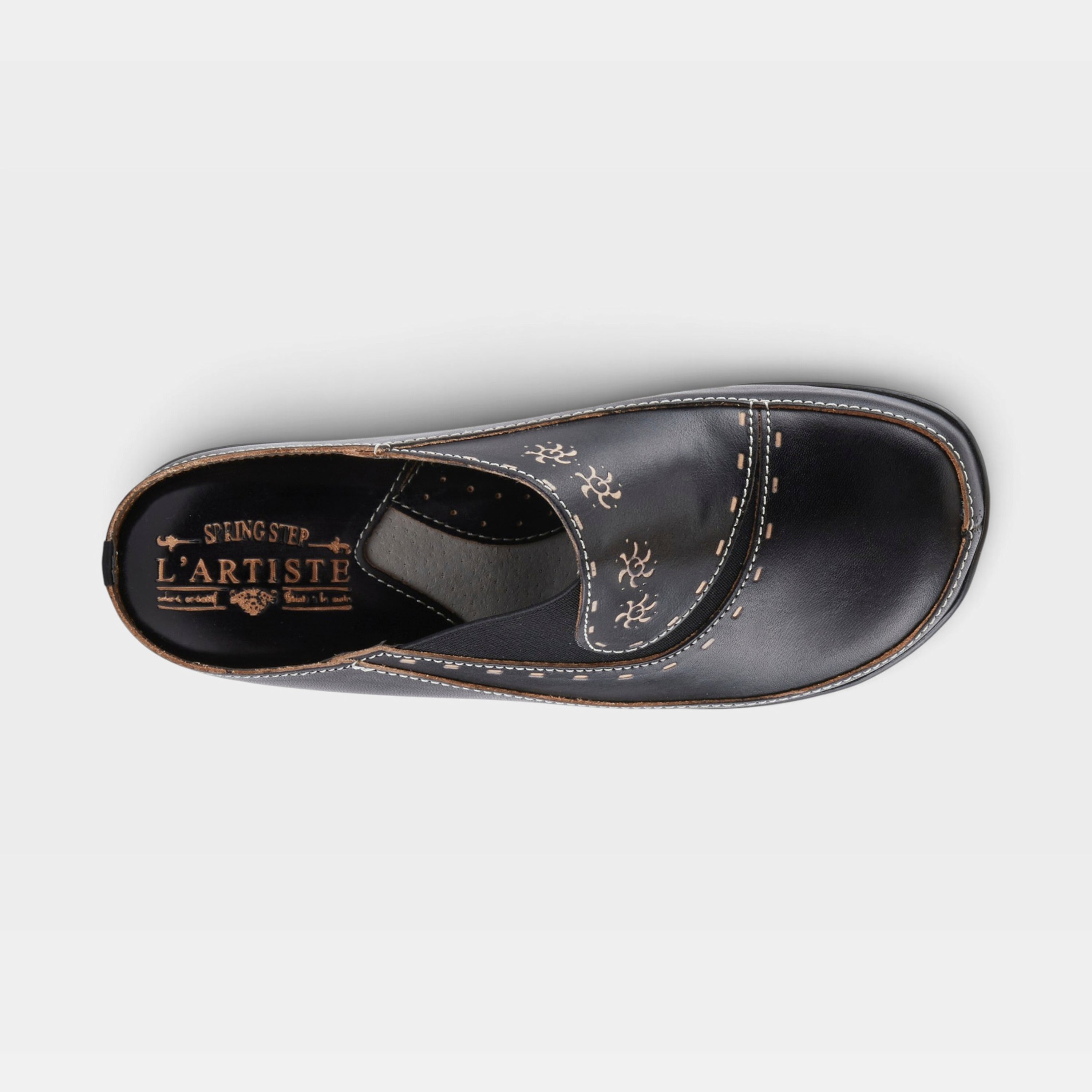 L'Artiste Chino clogs in Black, top view