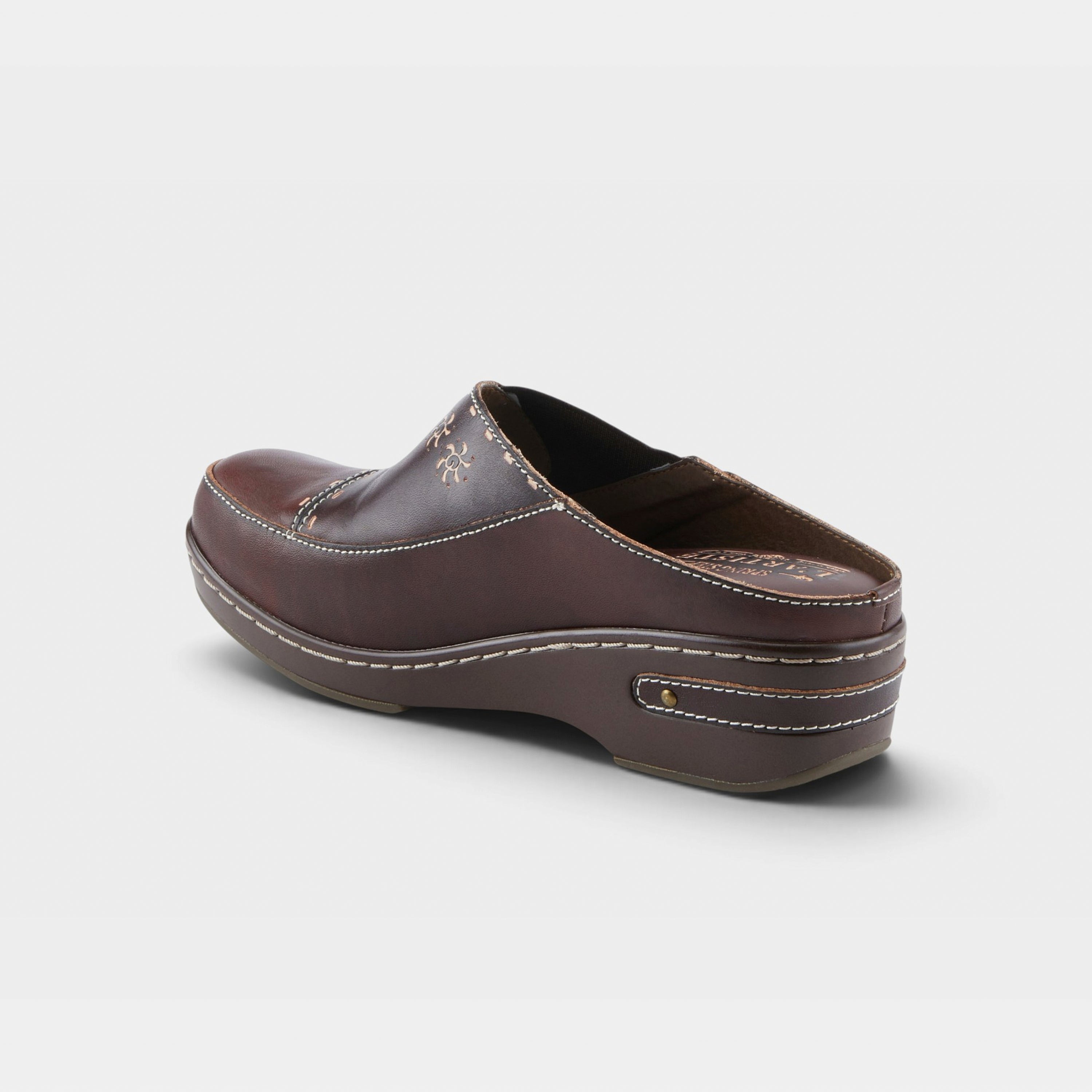 L'Artiste Chino clogs in Brown, alternate angle view