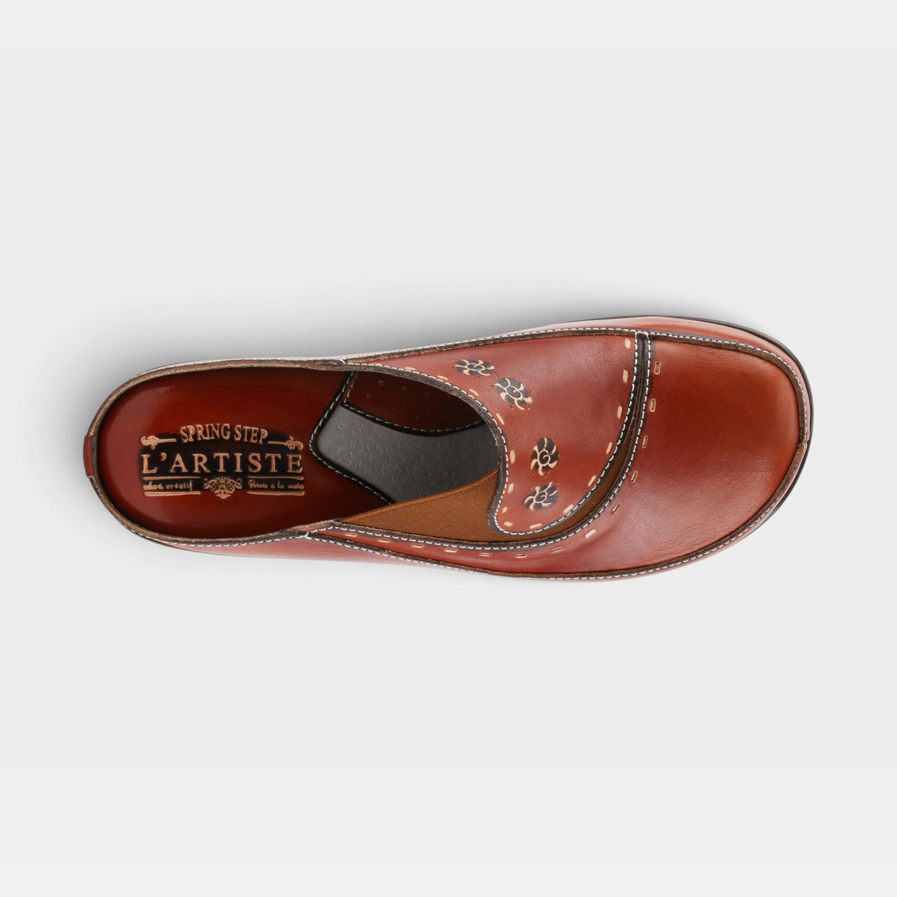 L'Artiste Chino clogs in Camel, top view