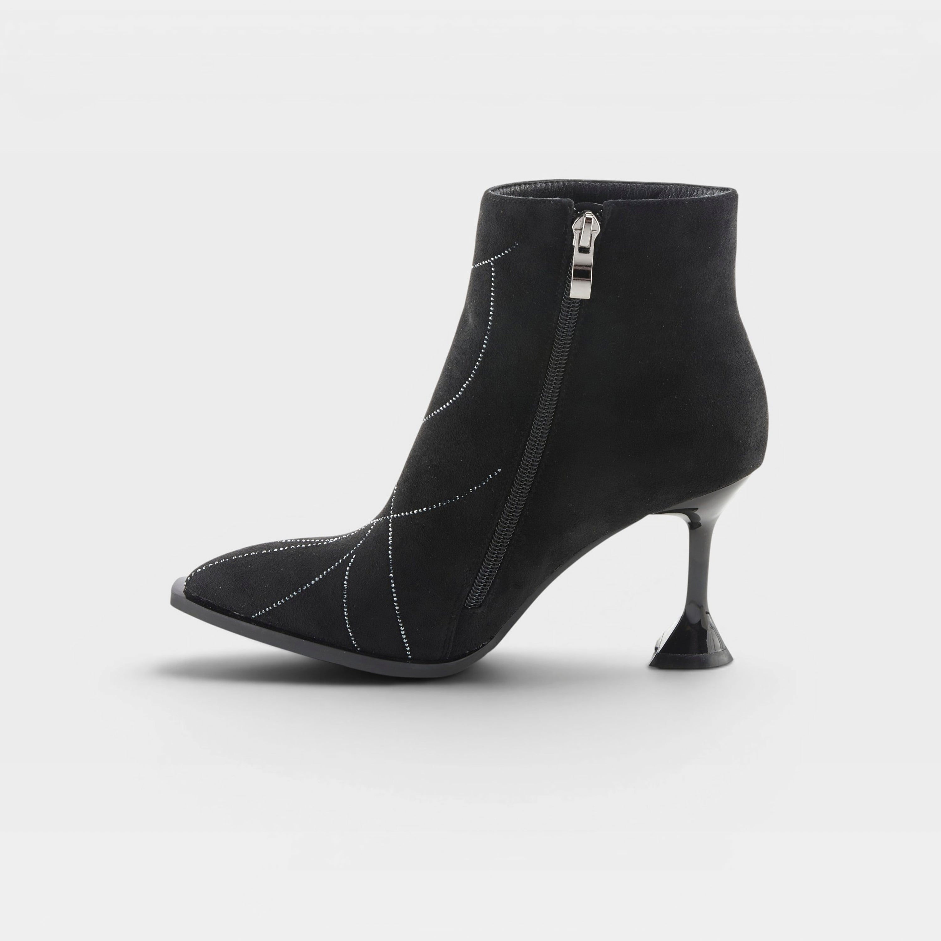 Azura Dianaar Black Boot