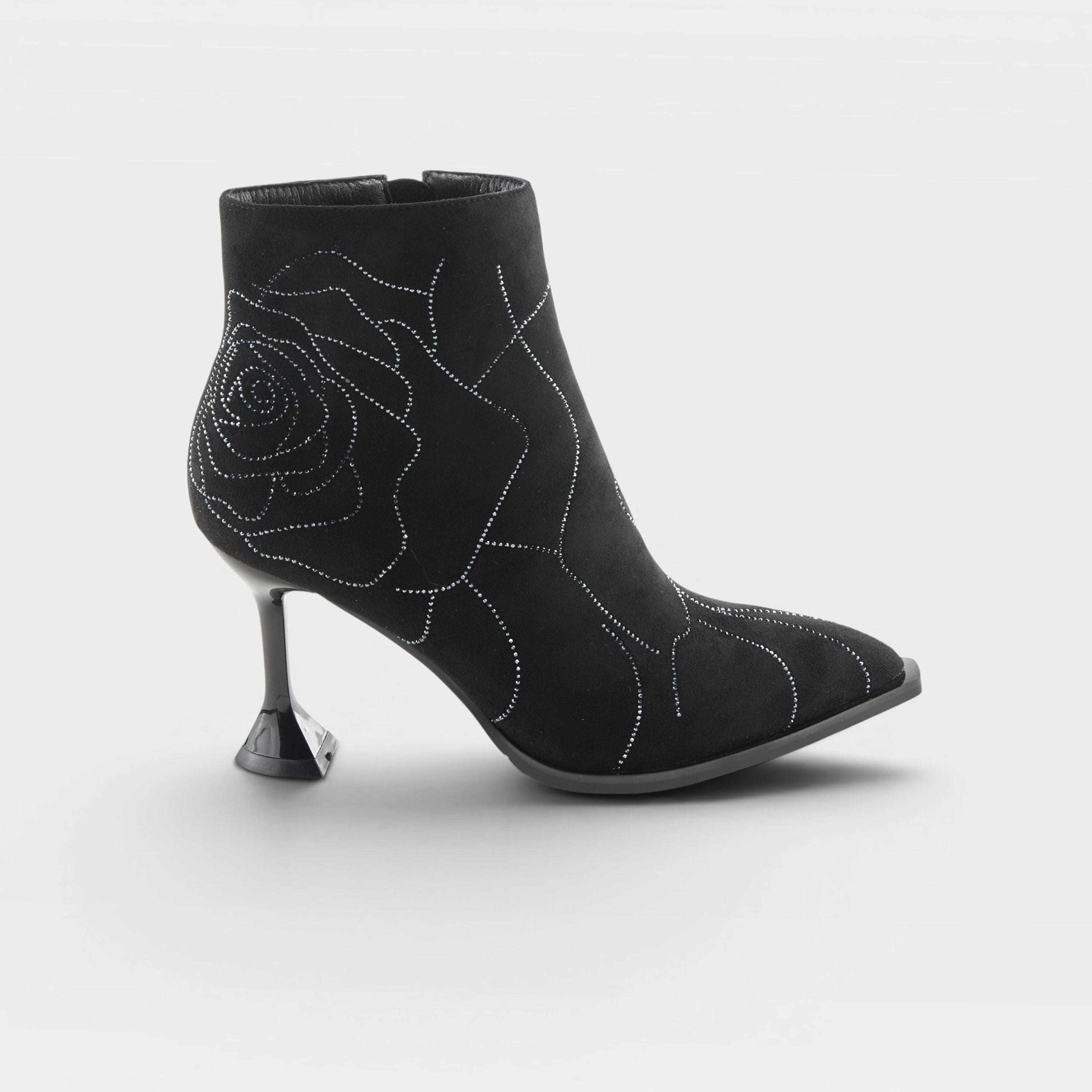 Azura Dianaar Black Boot