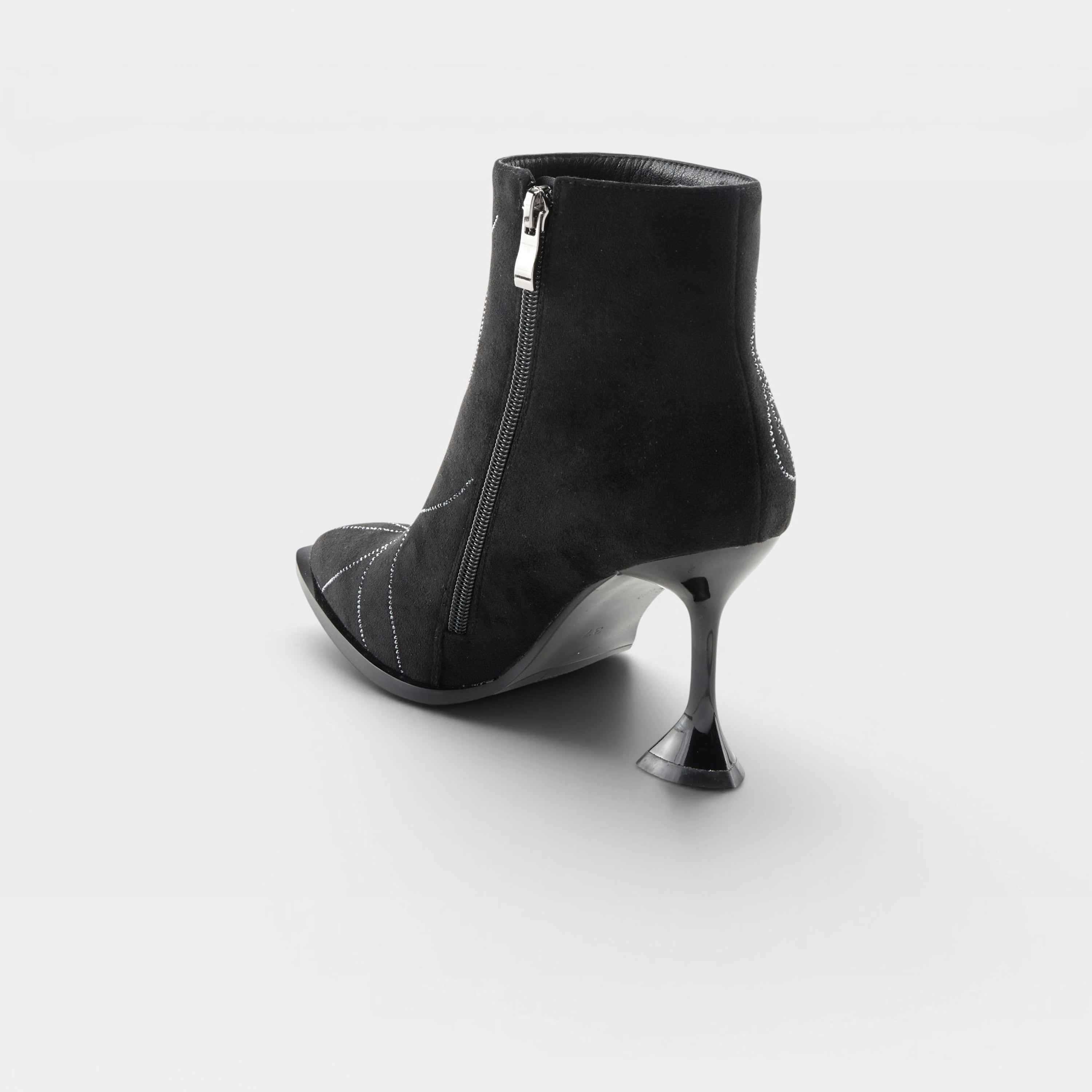Azura Dianaar Black Boot