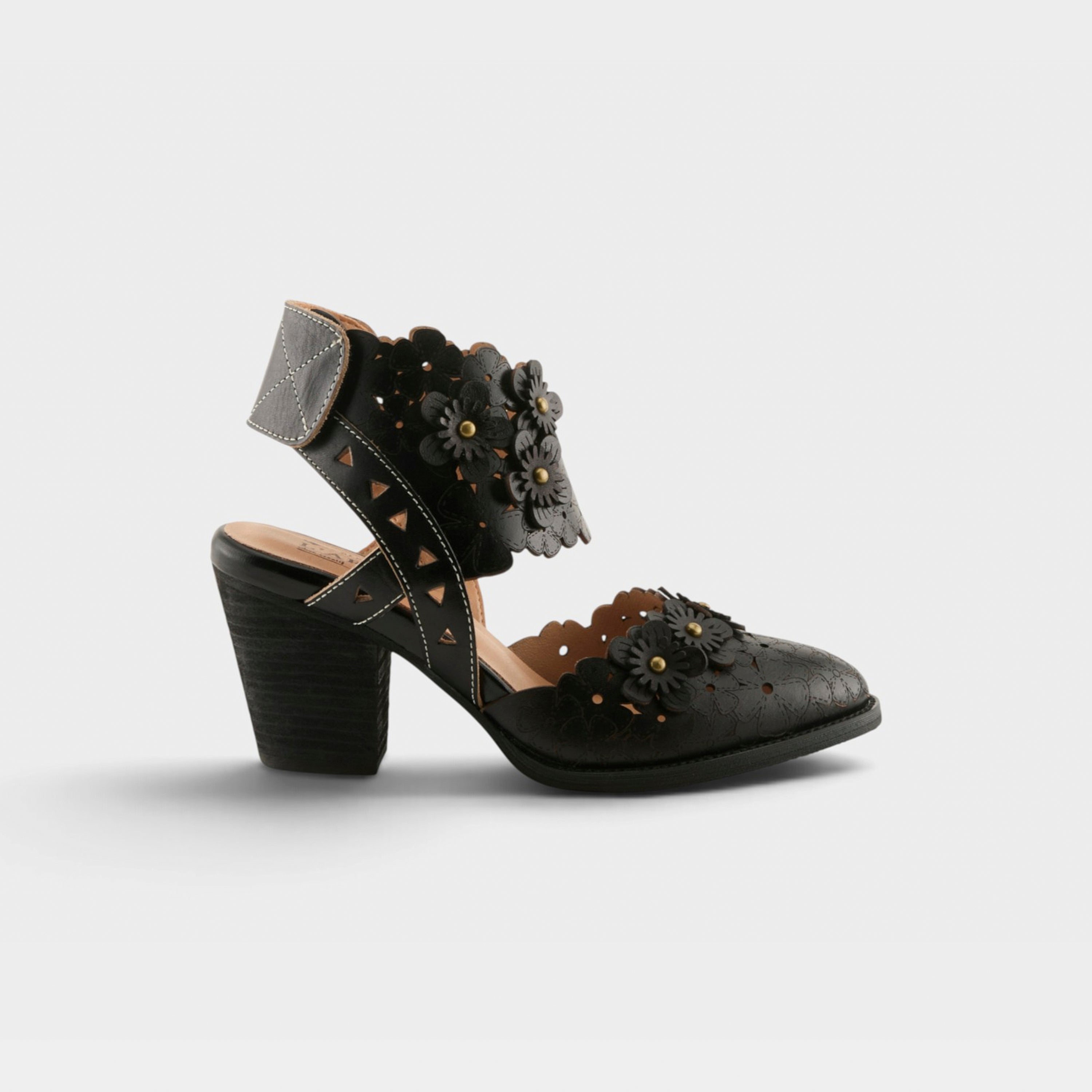 L'Artiste Distinction shooties in Black, hero view