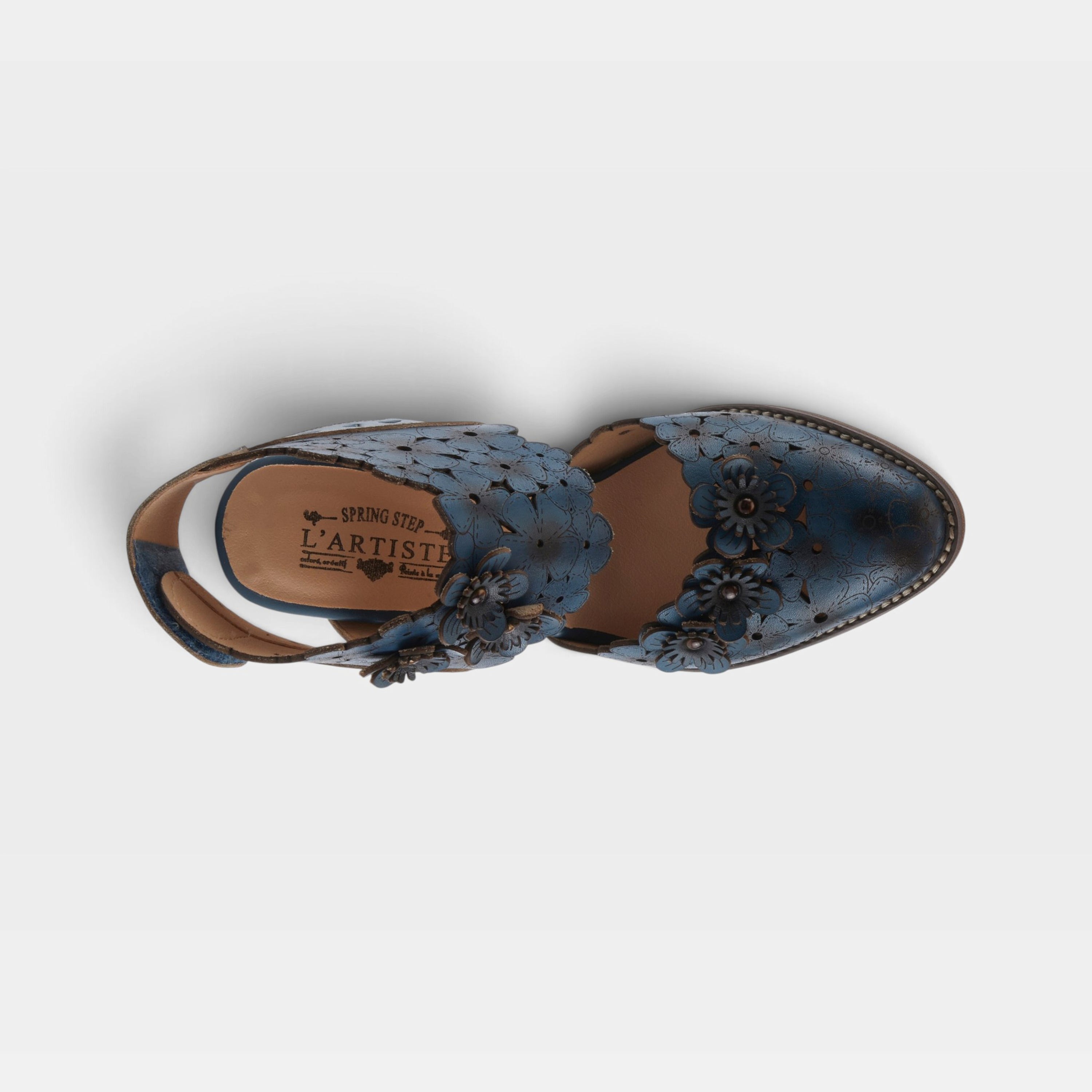 L'Artiste Distinction shooties in Navy, top view