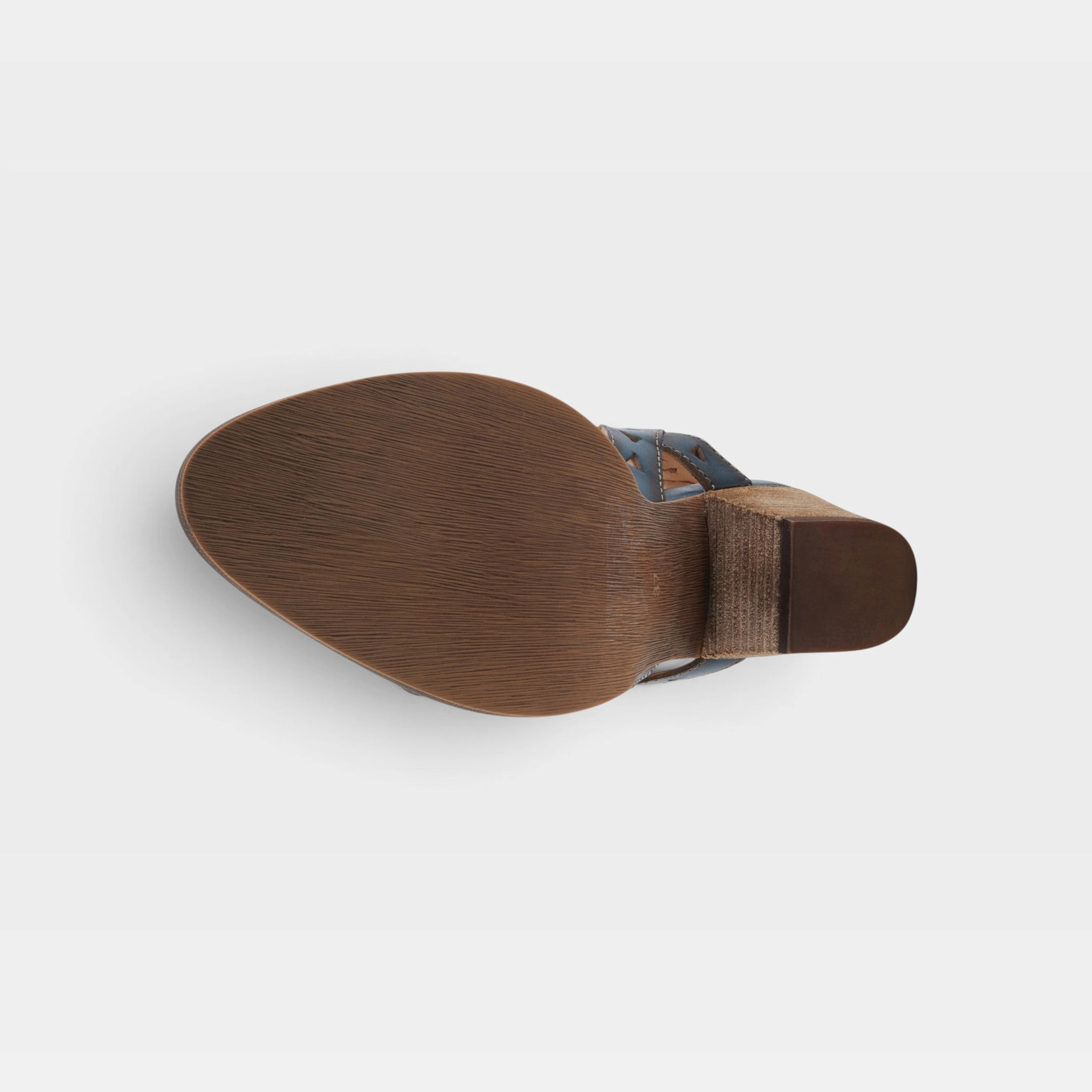 L'Artiste Distinction shooties in Navy, outsole view