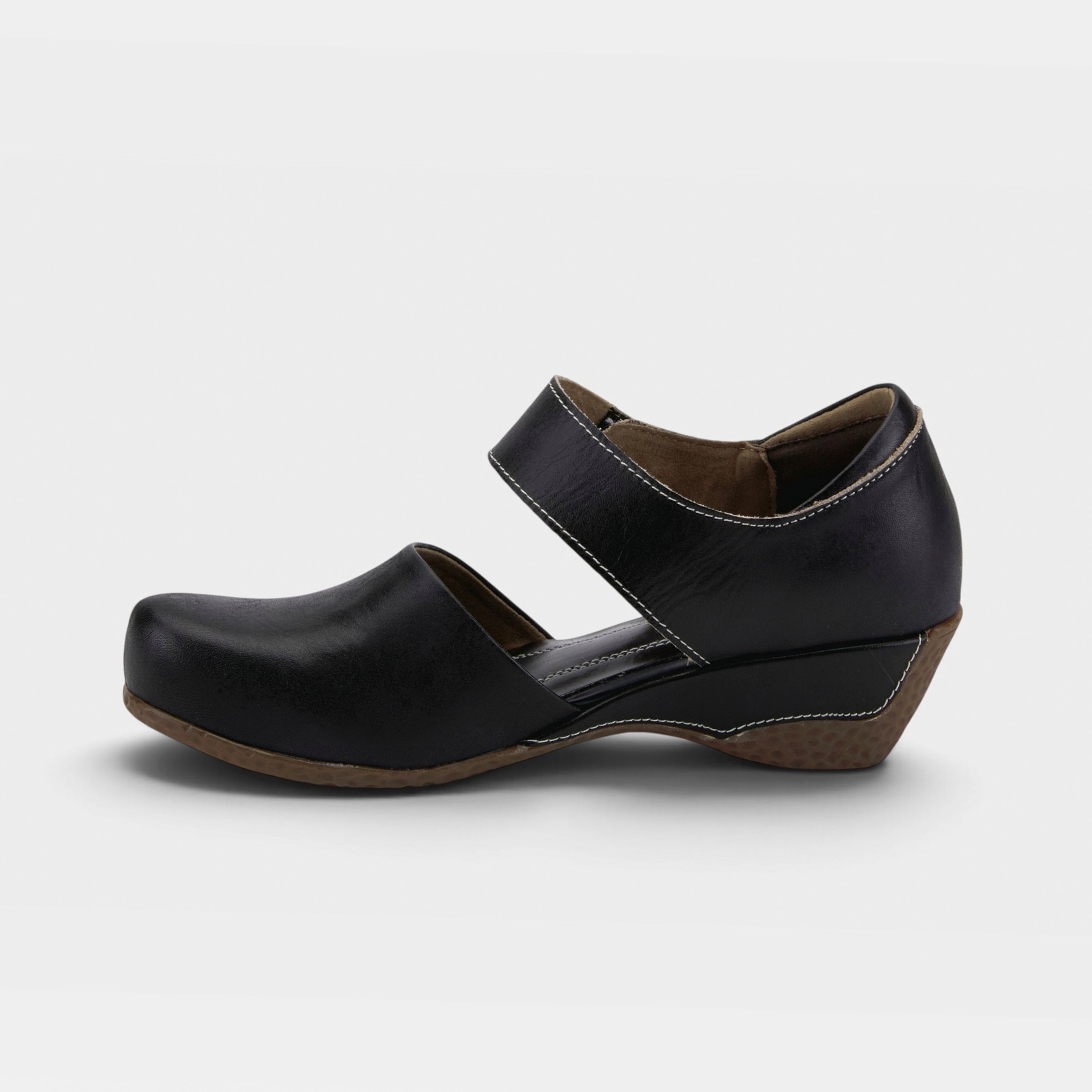 L'Artiste Gloss Mary Jane shoes in Black, side view