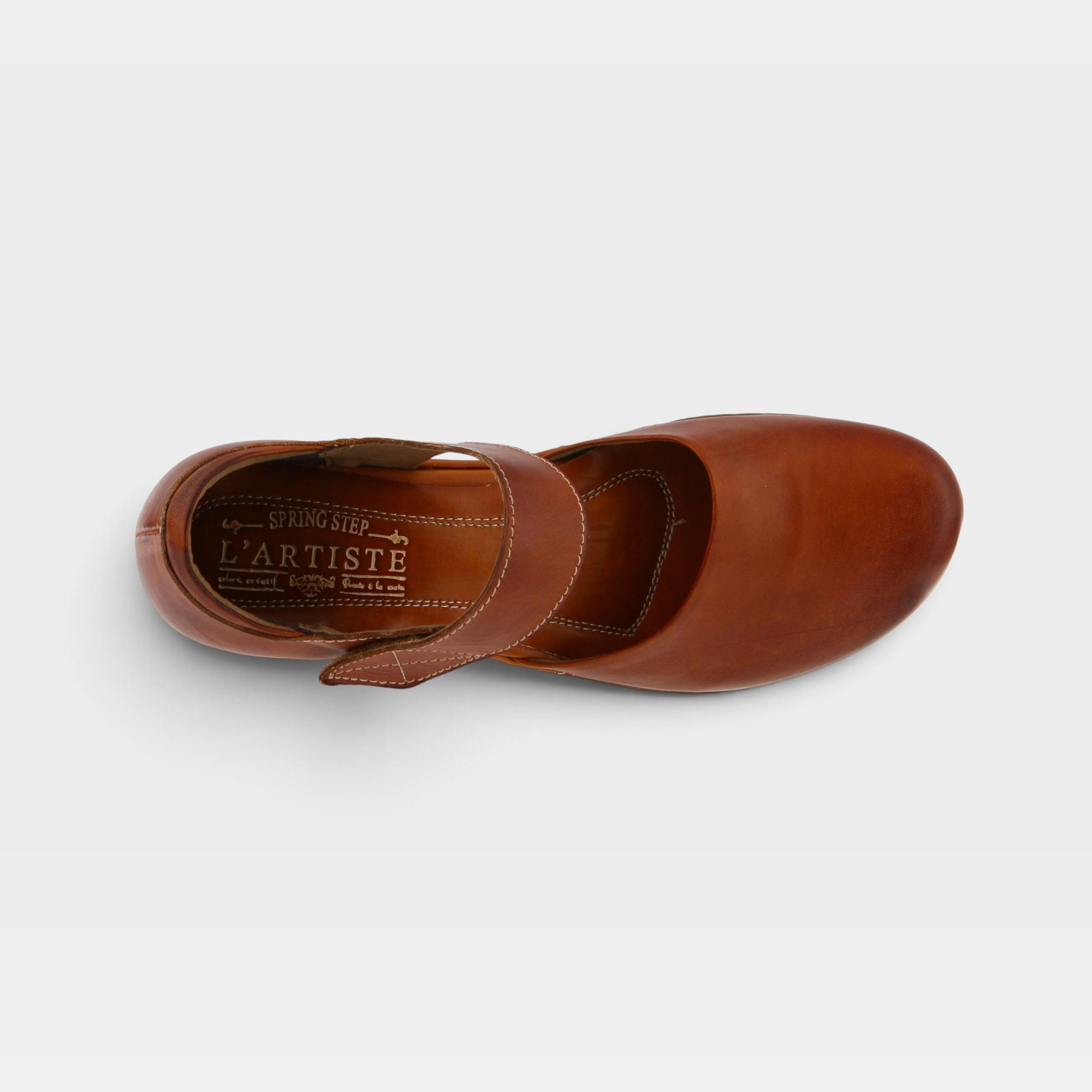 L'Artiste Gloss Mary Jane shoes in Camel, top view