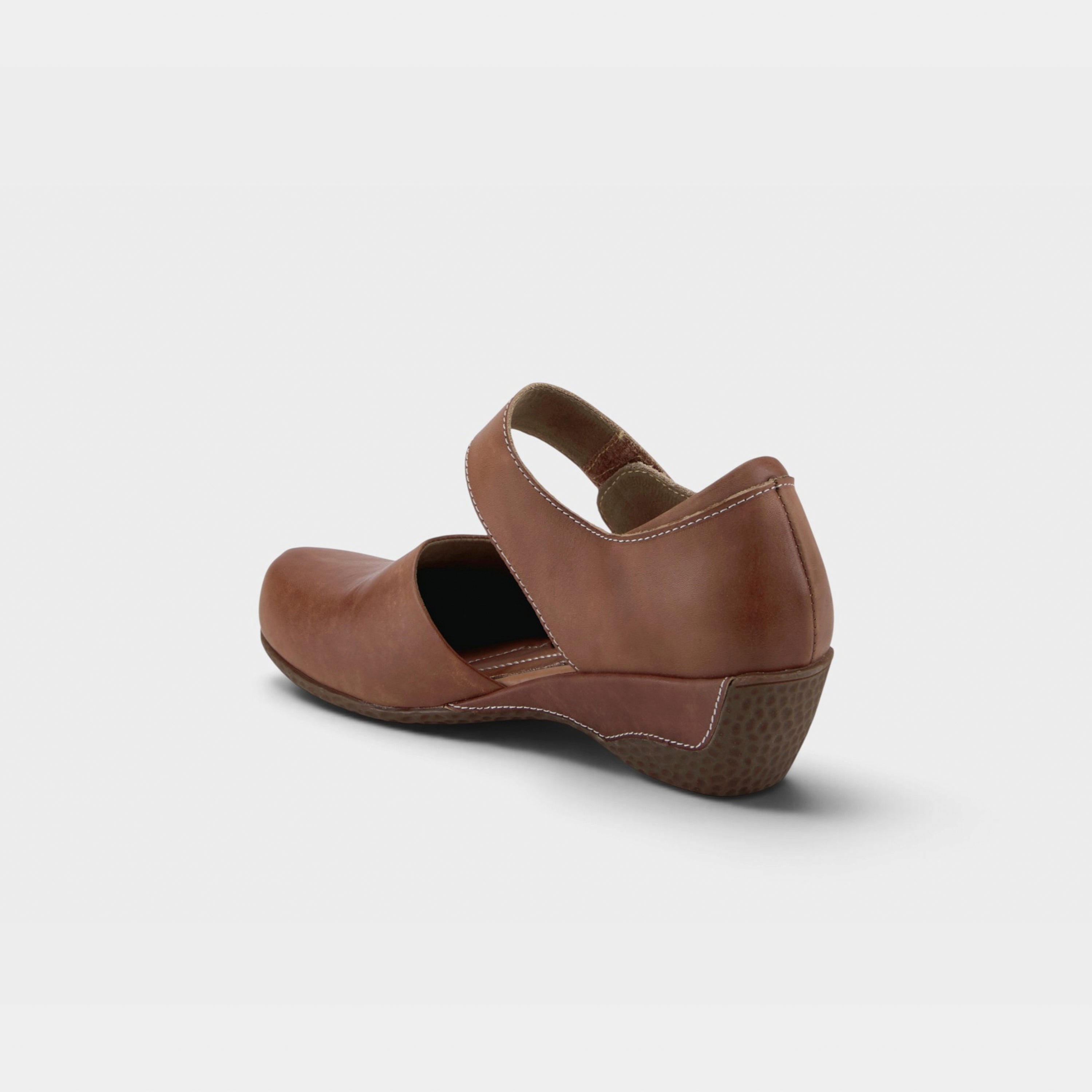 L'Artiste Gloss Mary Jane shoes in Brown, alternate angle view