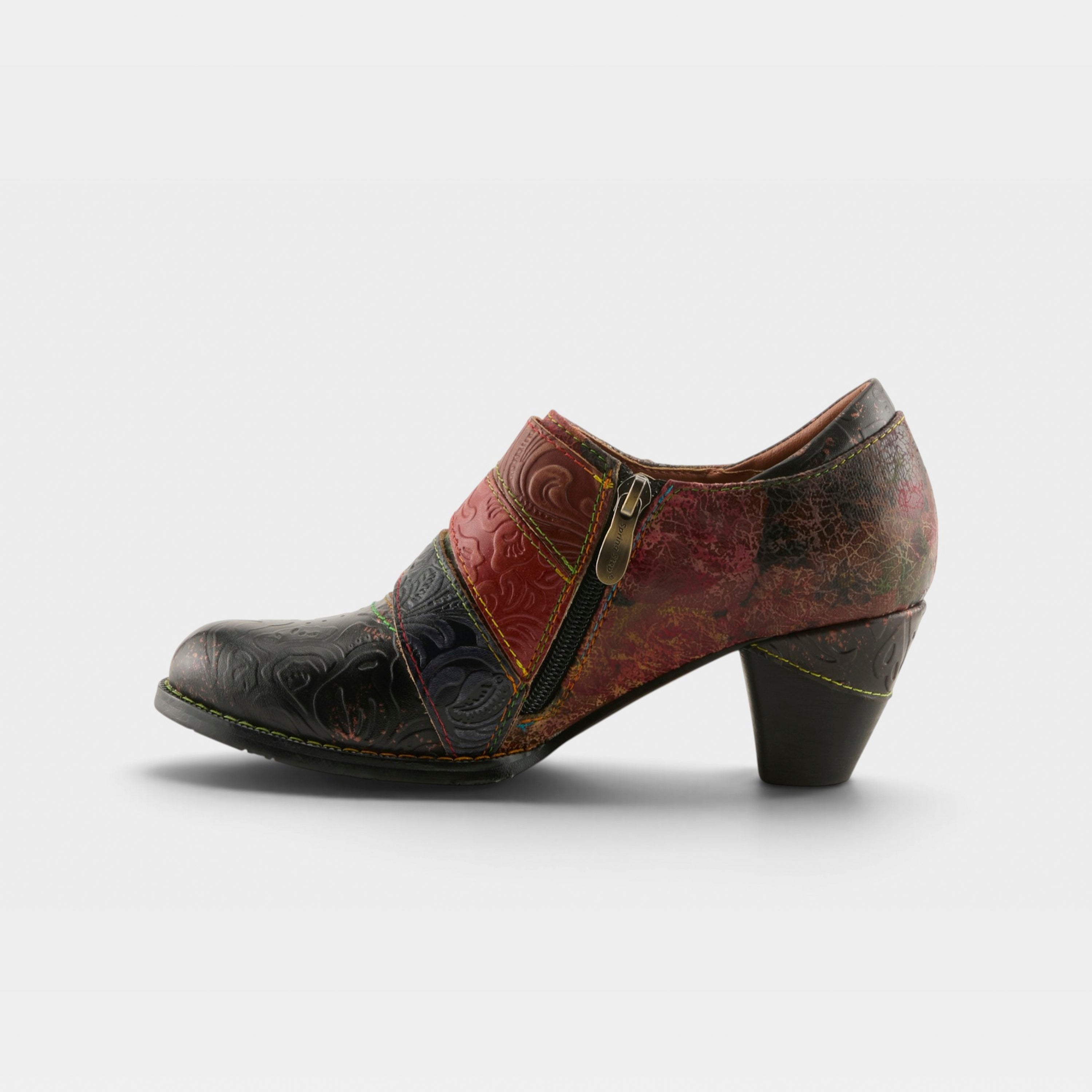 L'Artiste Graphic shoes in Black Multi, side view