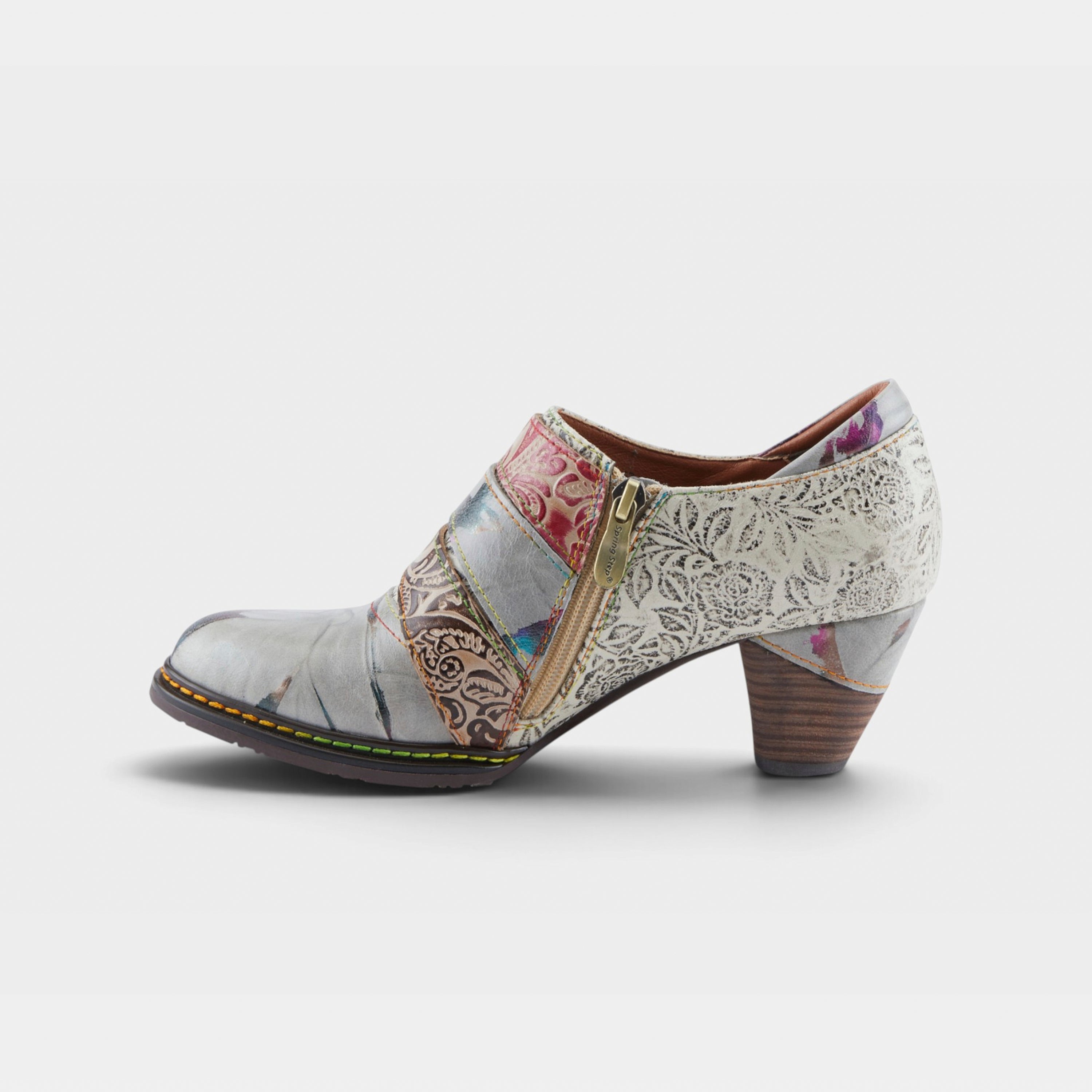 L'Artiste Graphic shoes in Grey Metallic, side view