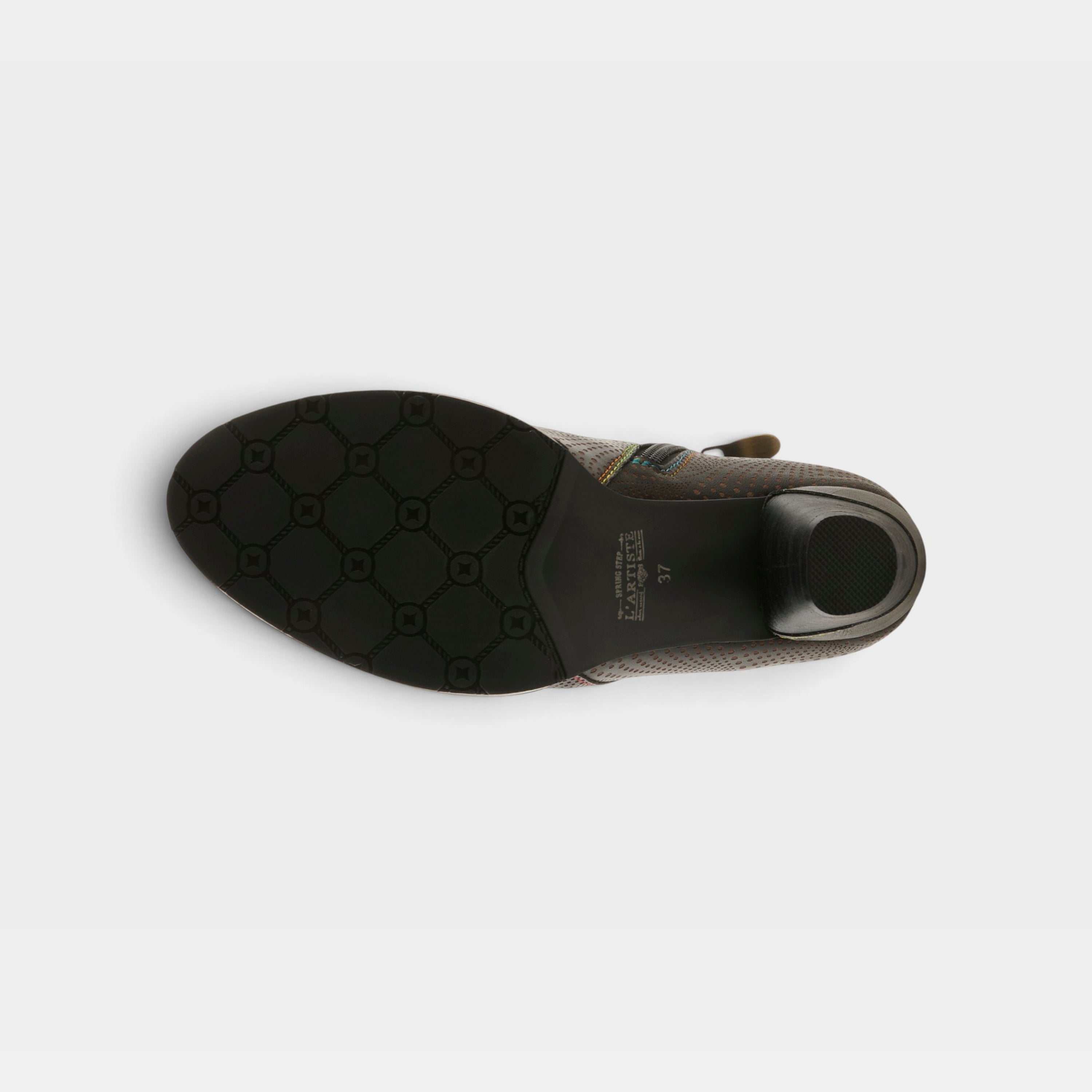 L'Artiste Guevara boots in Black, outsole view