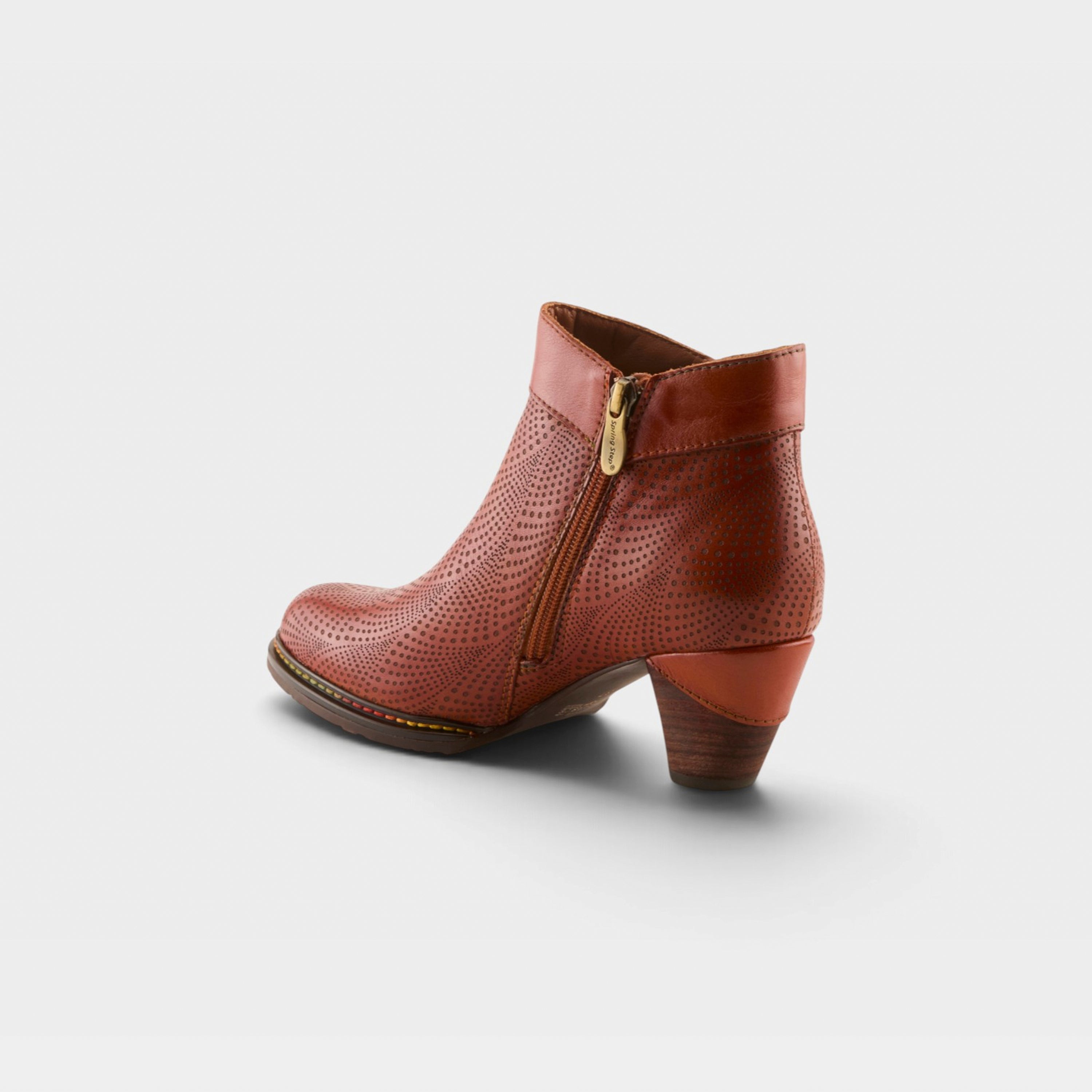 L'Artiste Guevara boots in Camel, alternate angle view