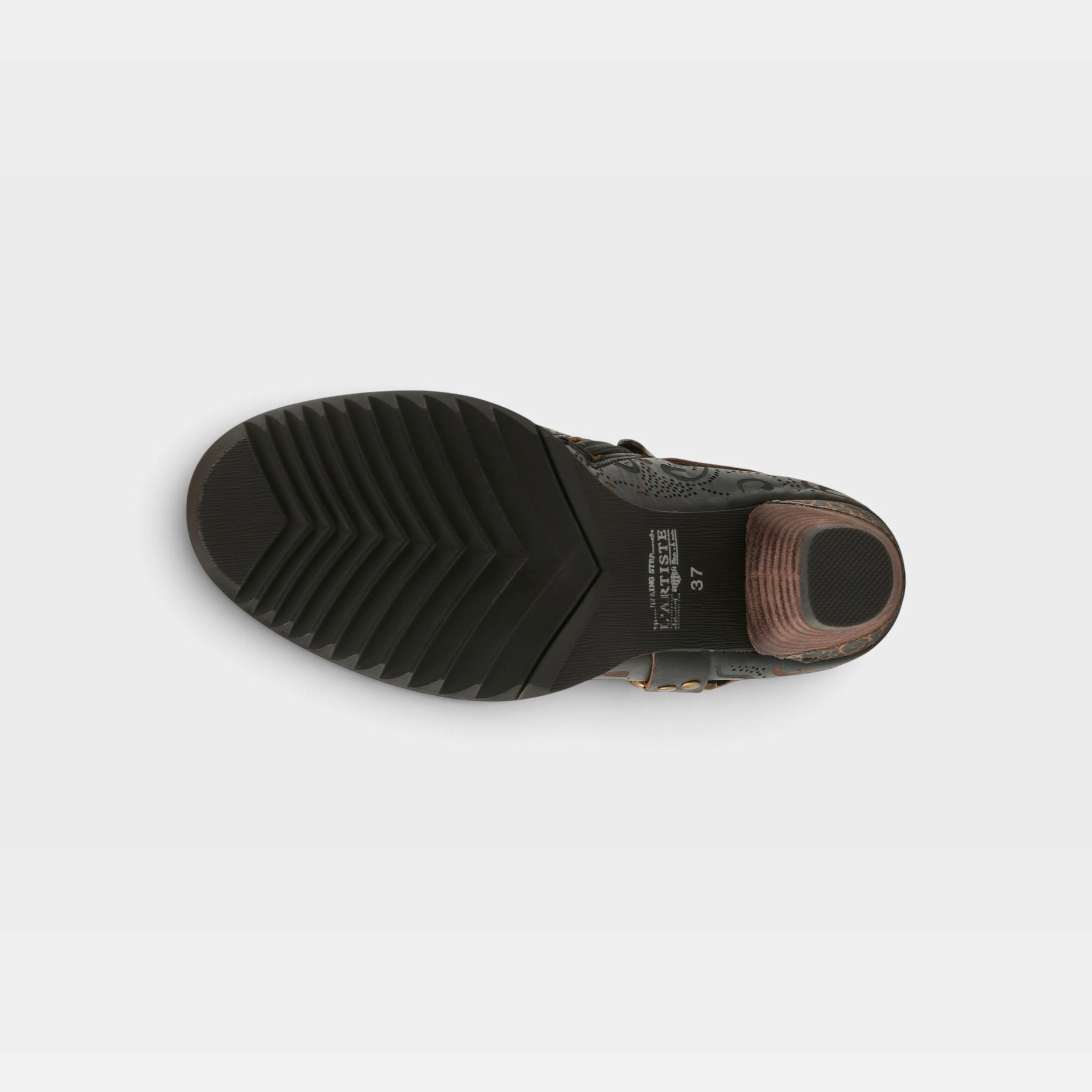 L'Artiste Kacielou shoes in Black, outsole view