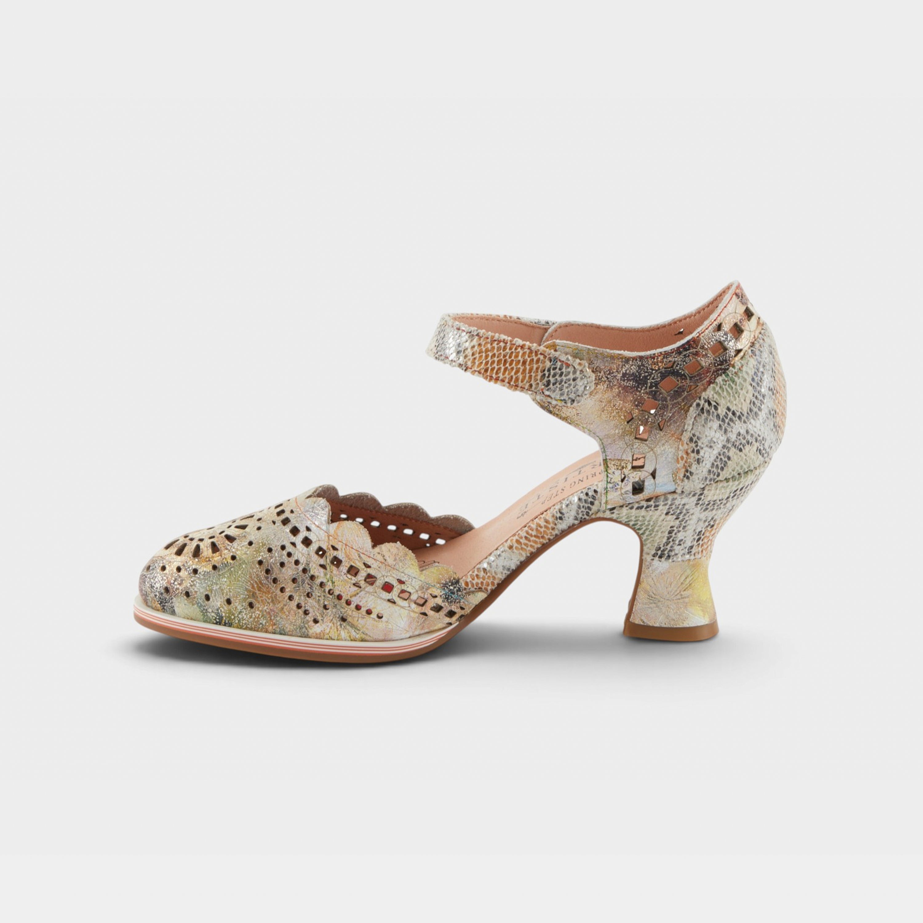 L'Artiste Luxe shoes in Beige Multi, side view