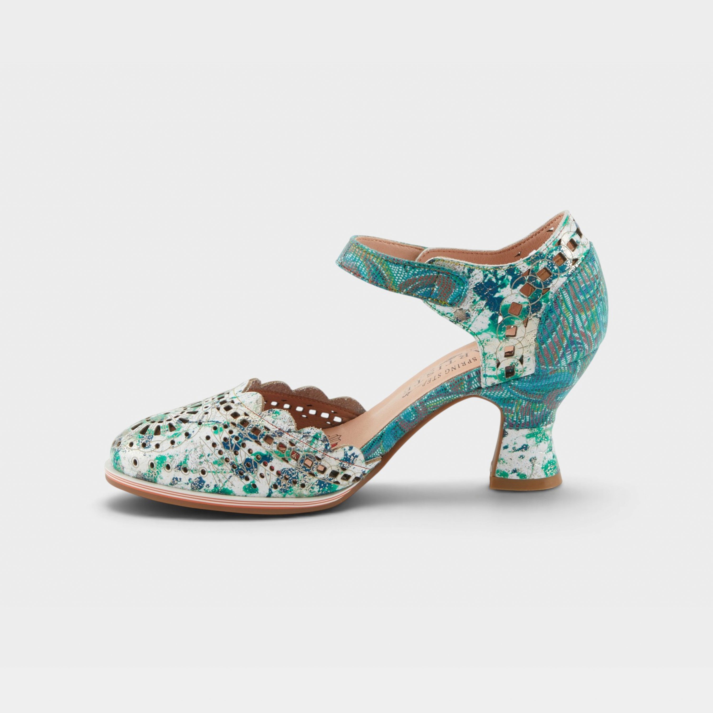 L'Artiste Luxe shoes in Green Multi, side view