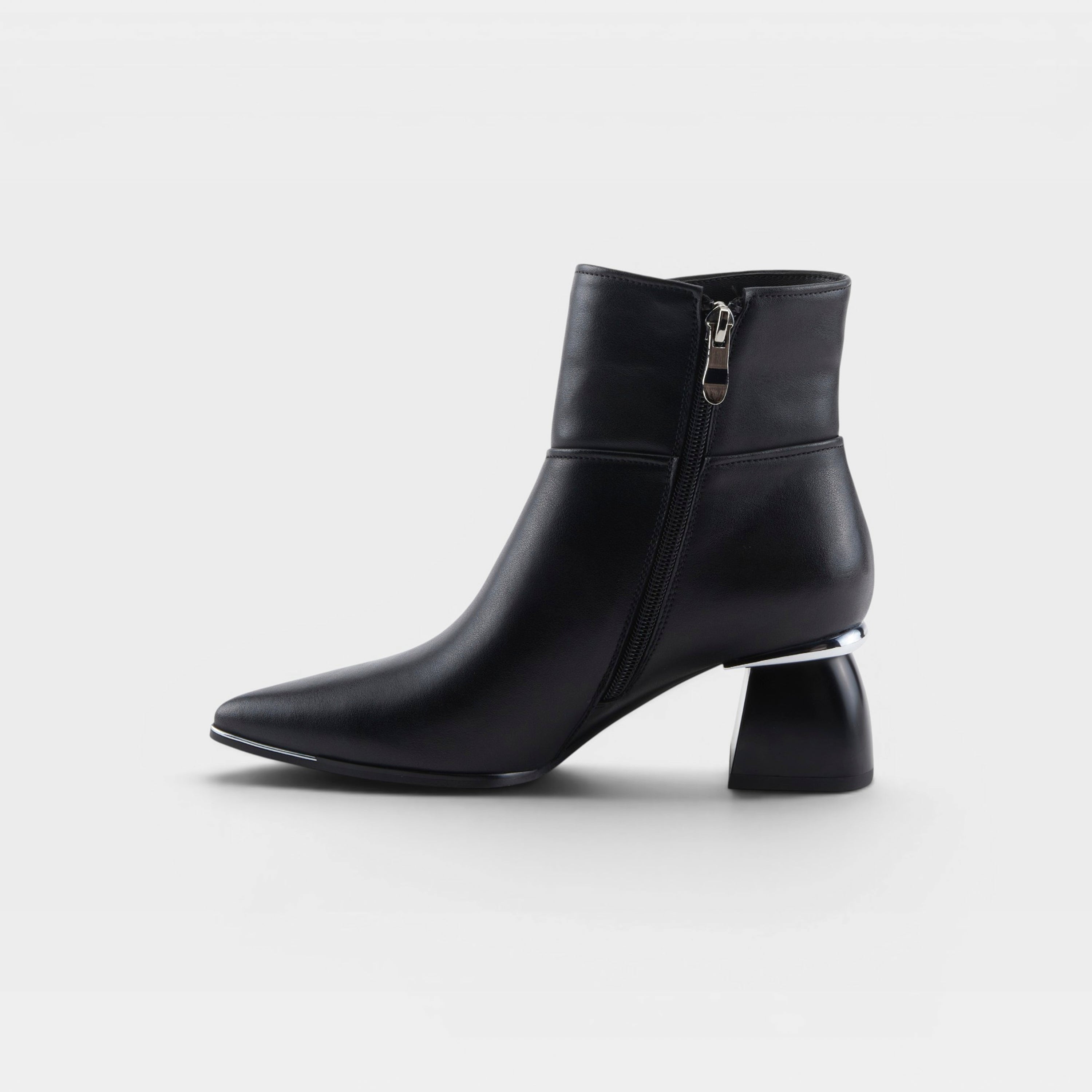 Azura Magnetic Black Boot