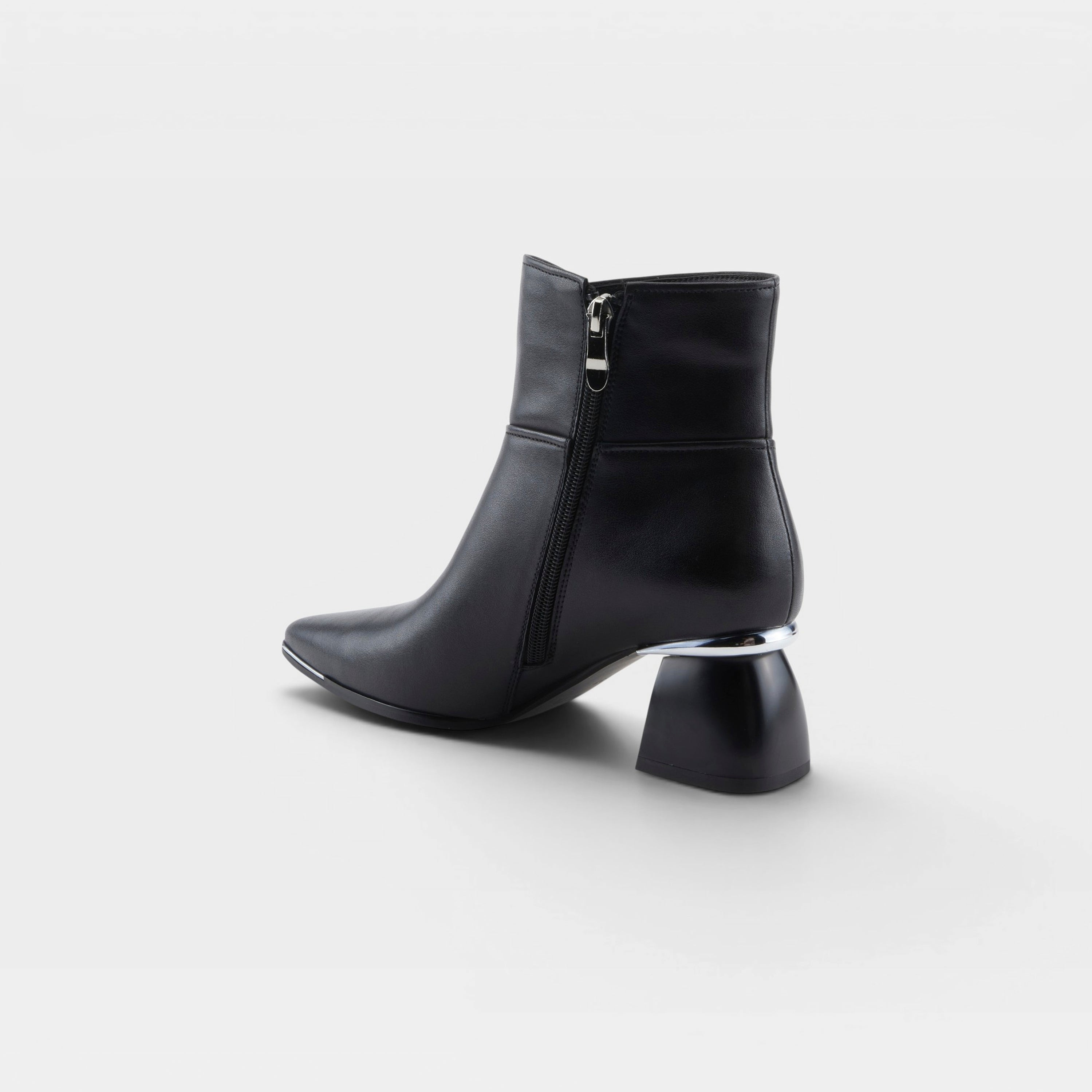 Azura Magnetic Black Boot