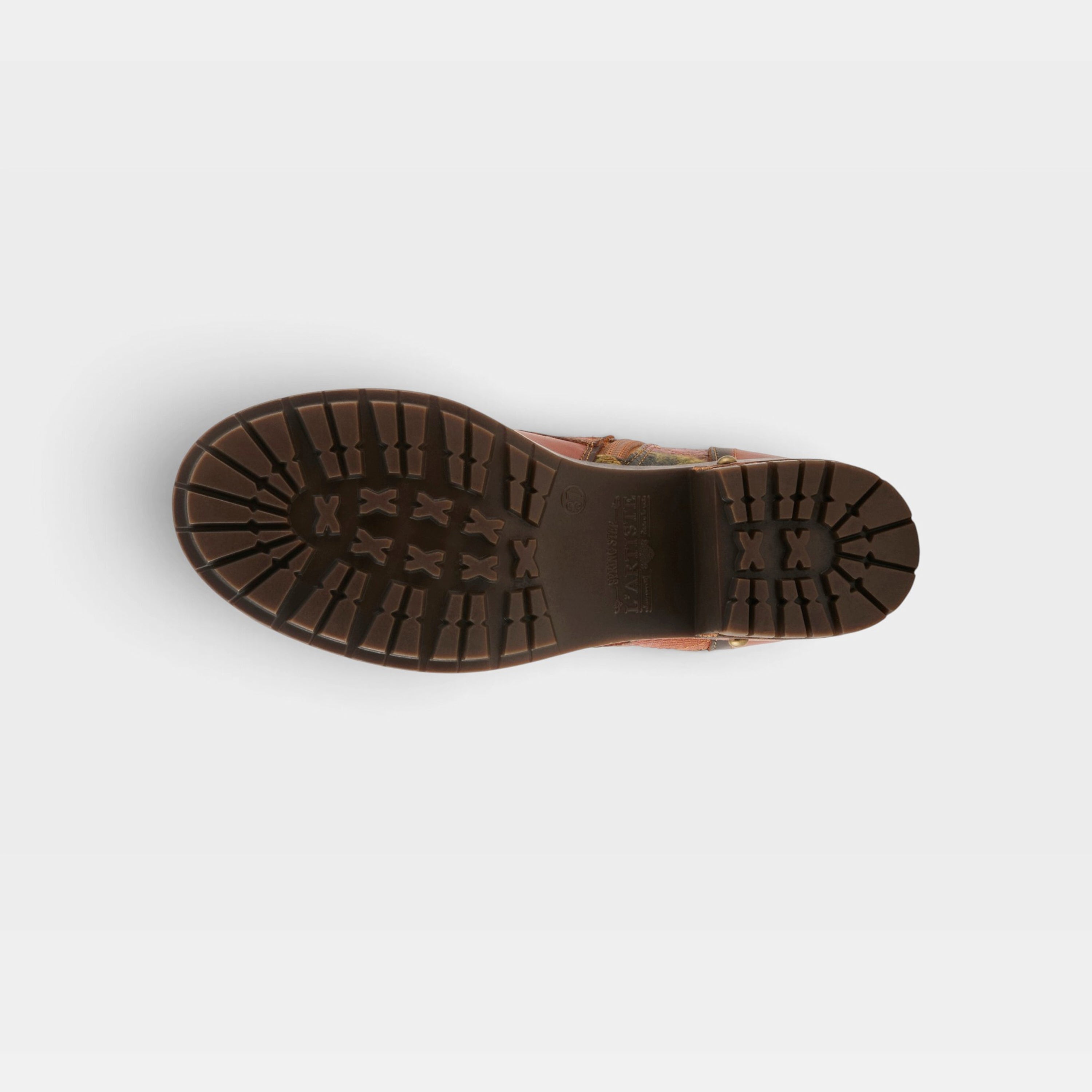 L'Artiste Marty boots in Camel, outsole view