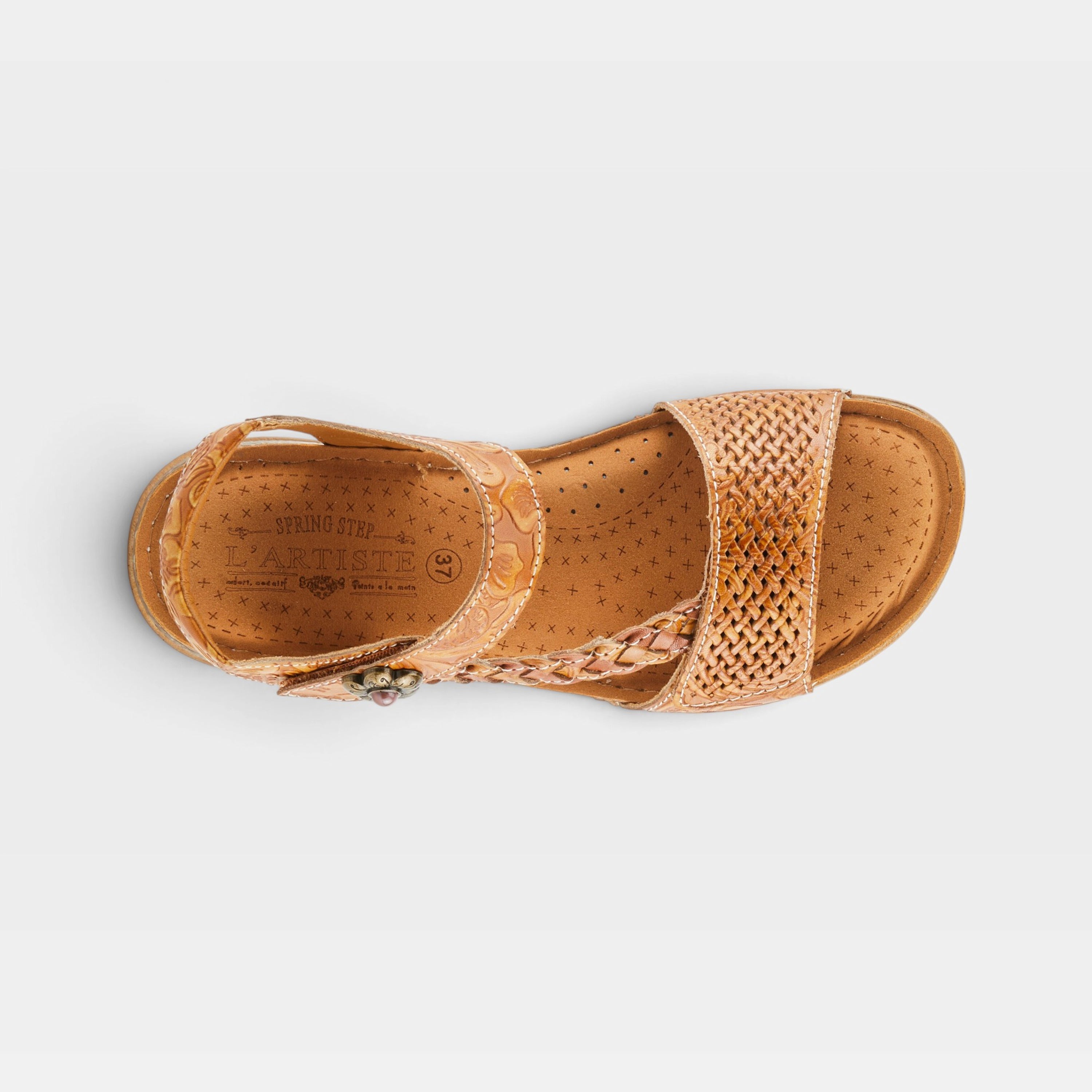 L'Artiste Popular sandal in Camel, top view