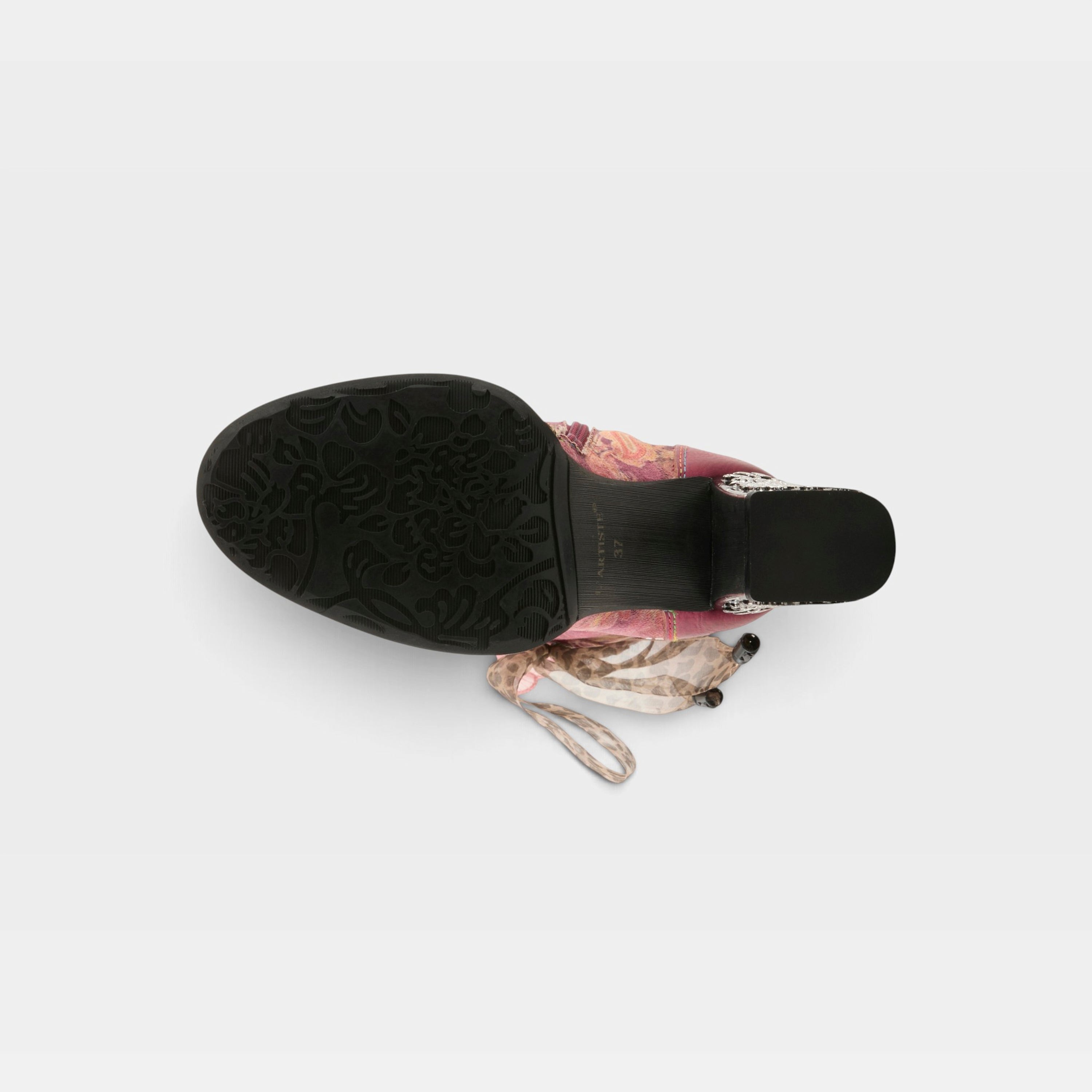 L'Artiste Rorria boots in Bordeaux Multi, outsole view