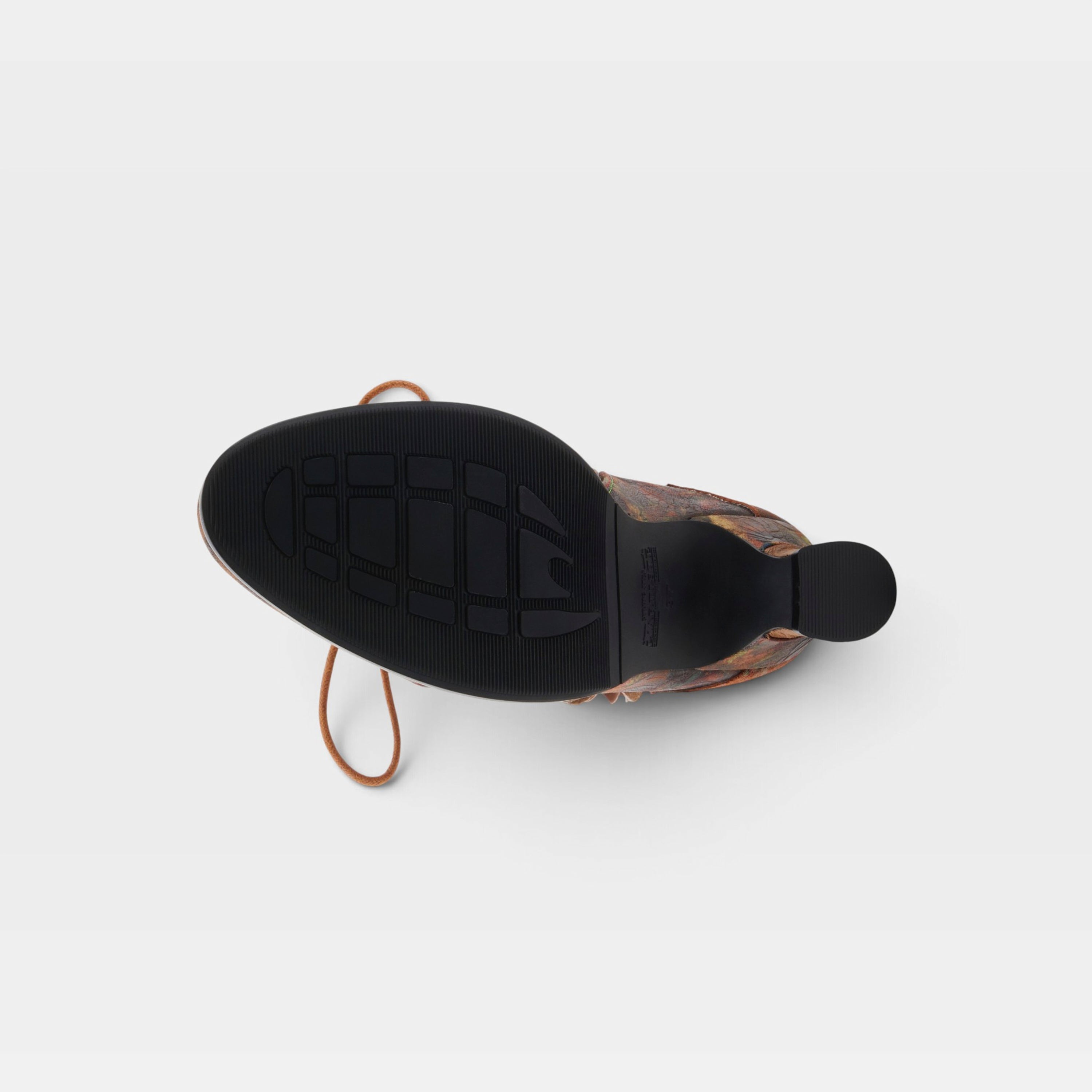 L'Artiste Roselia-Flow boots in Camel Multi, outsole view