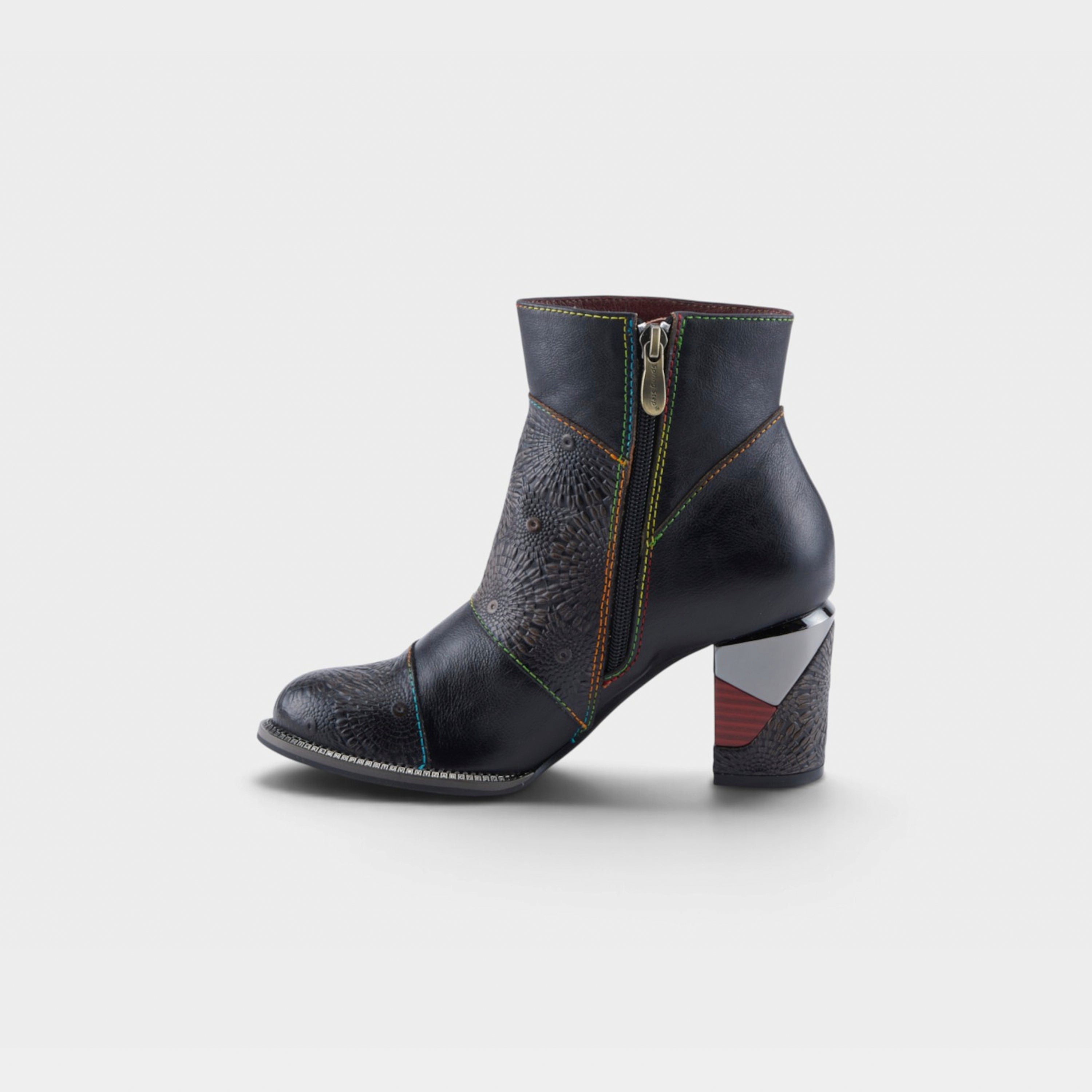 L'Artiste Topanga boots in Black, side view