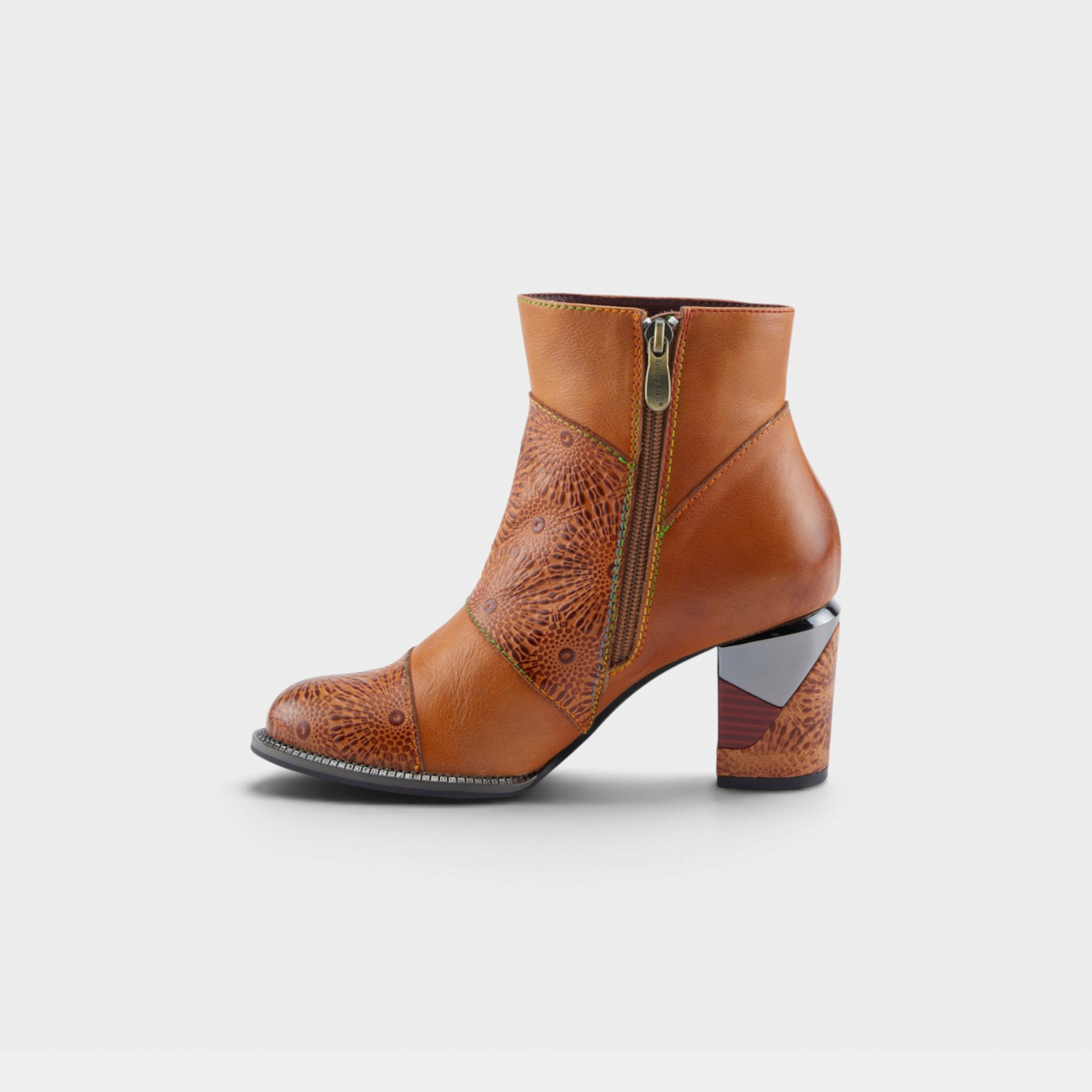 L'Artiste Topanga boots in Camel, side view