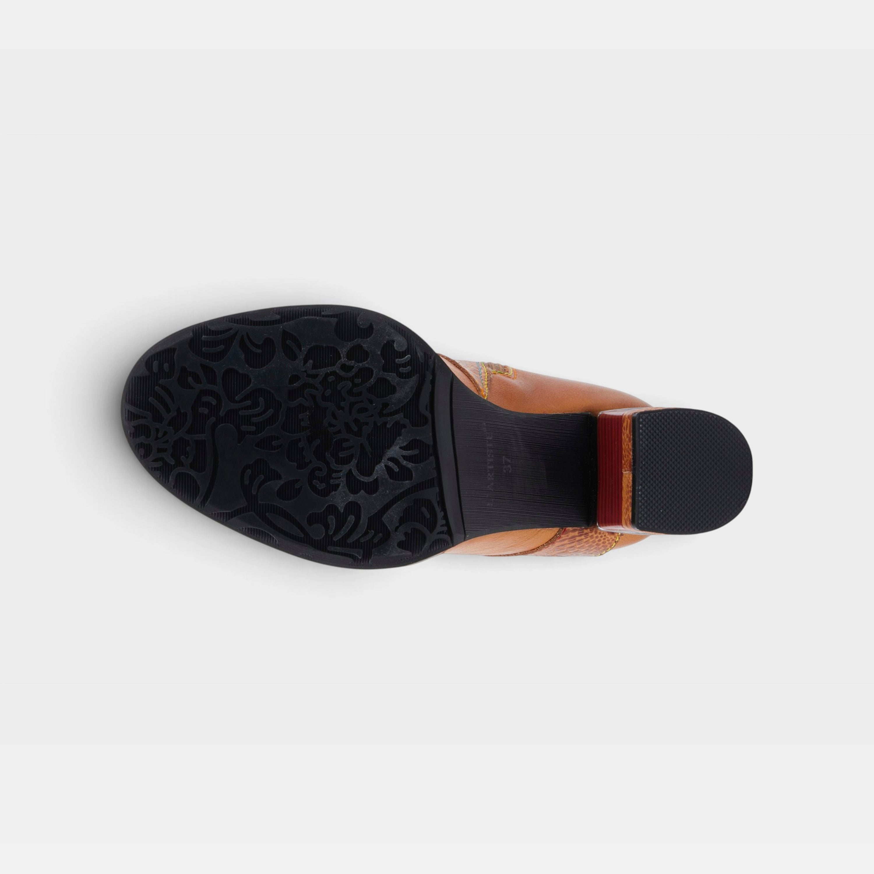 L'Artiste Topanga boots in Camel, outsole view
