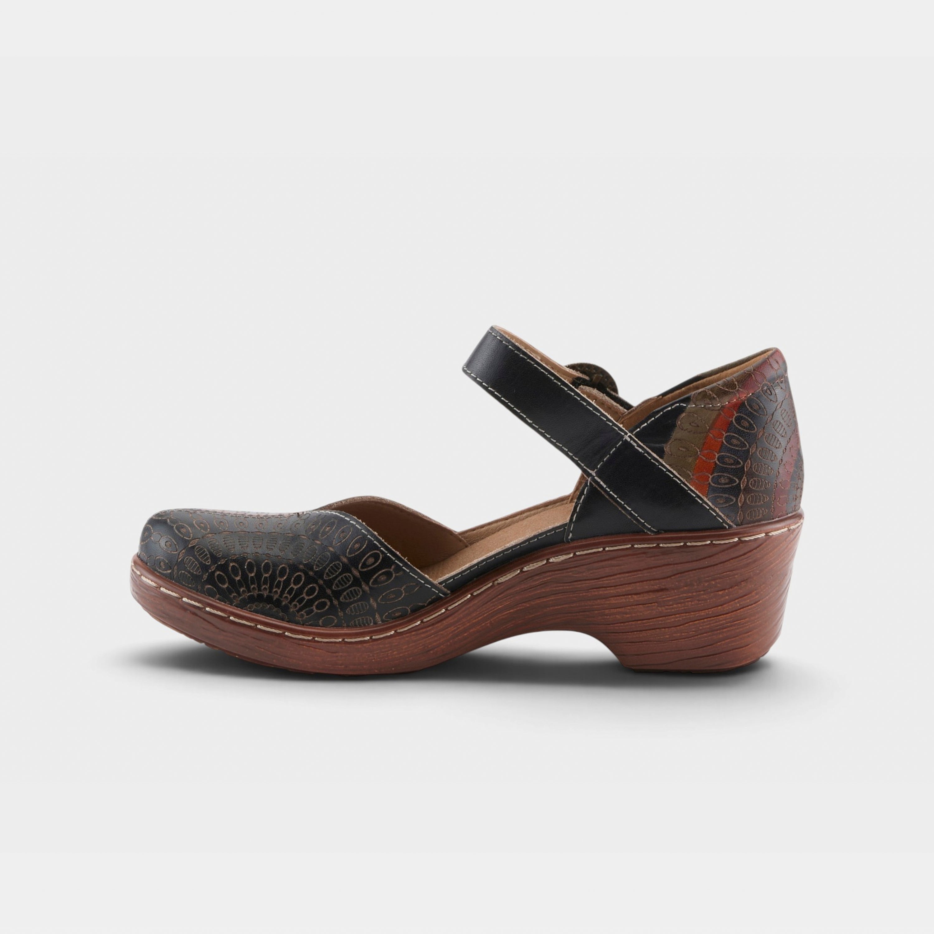 L'Artiste Veesome shoes in Black Multi, side view