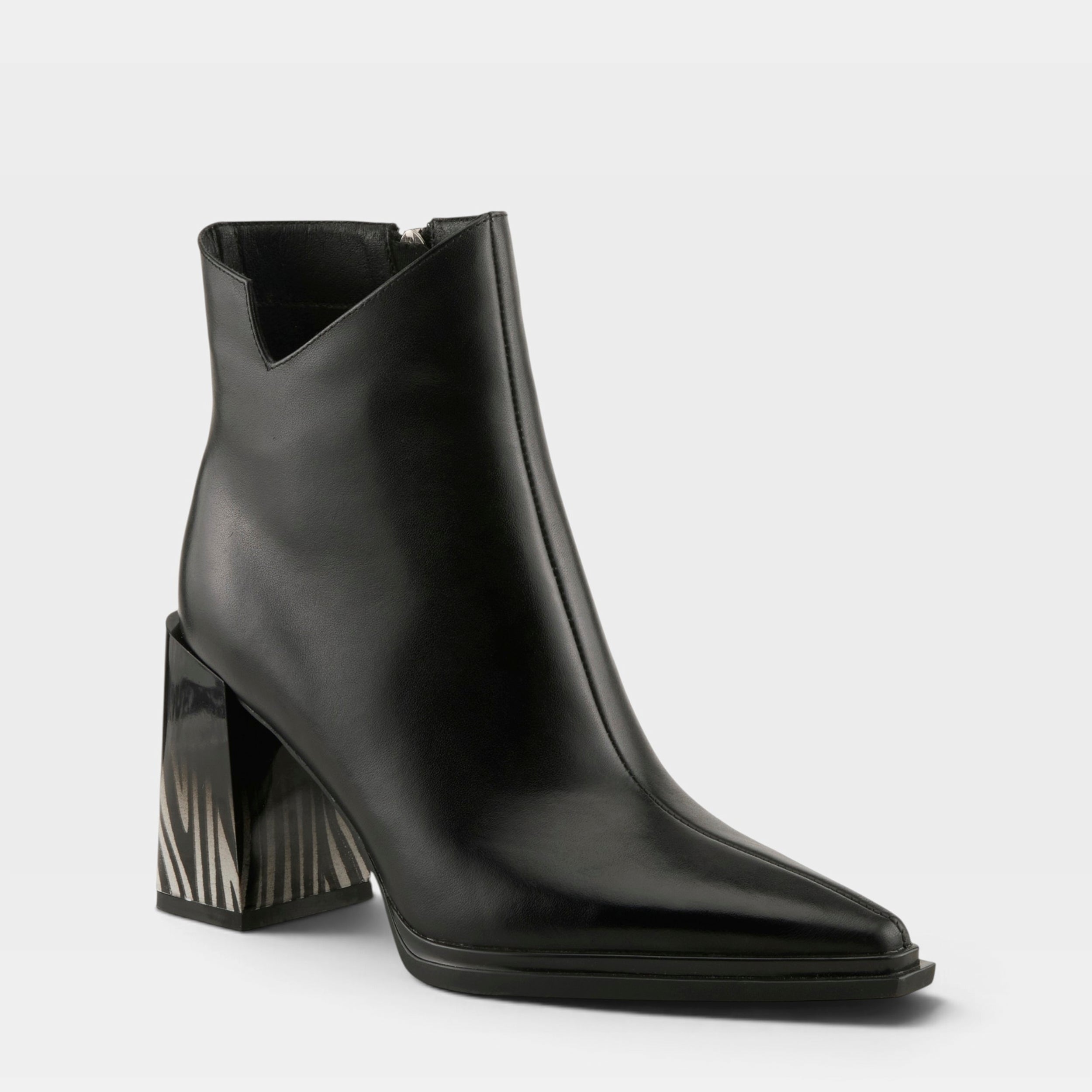 Azura Wanderer Black Boot