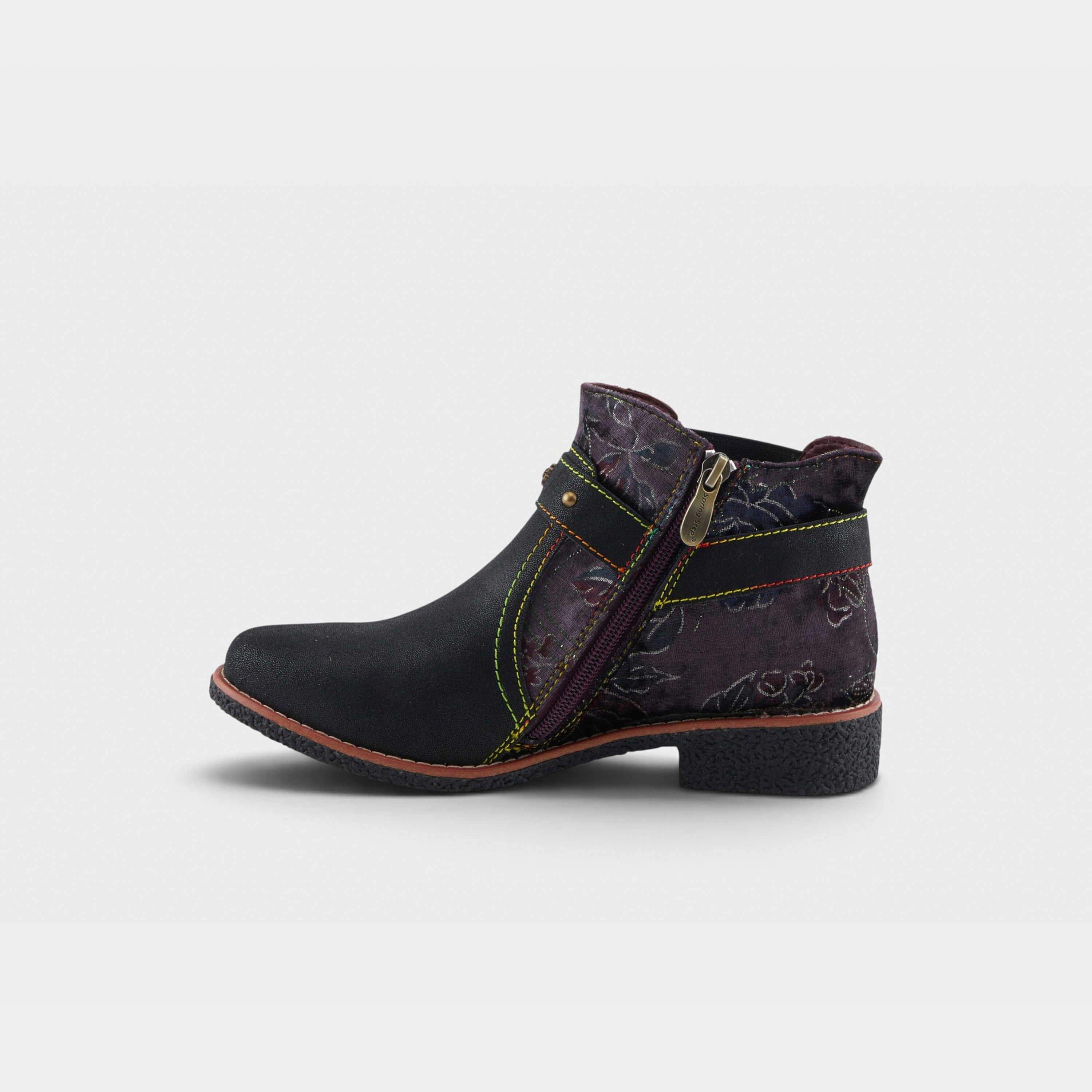 L'Artiste Airies boots in Black Metallic, side view