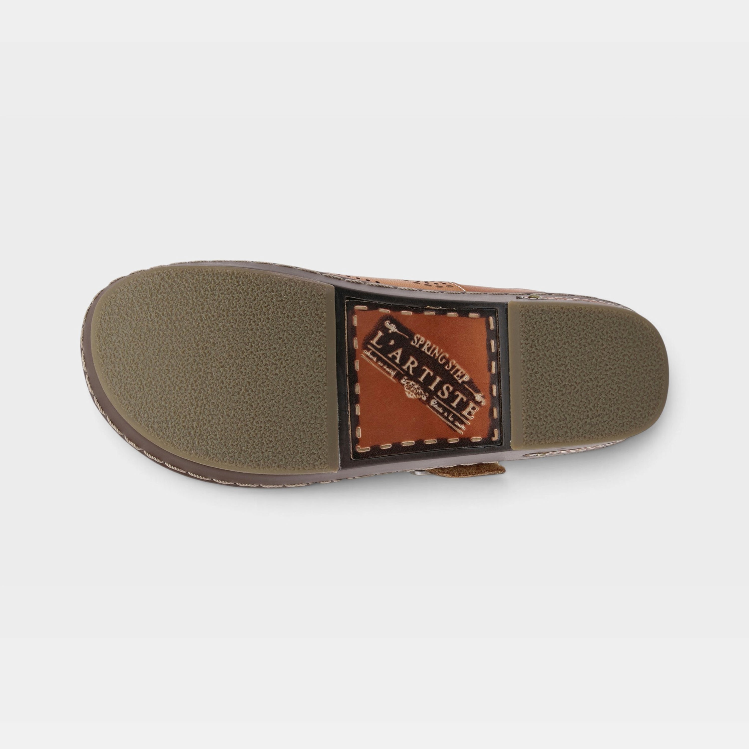 L'Artiste Aneria clogs in Camel, outsole view