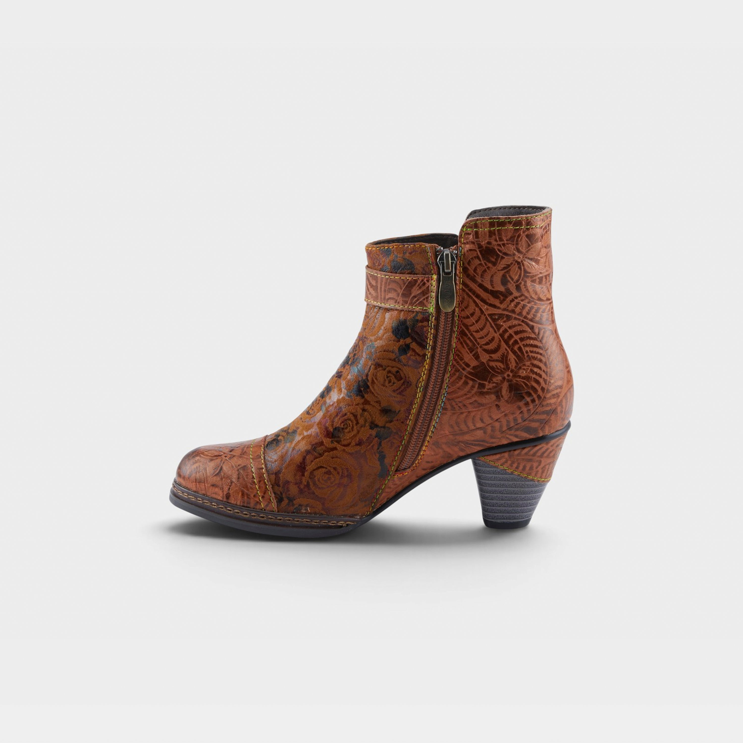 L'Artiste Antilles boots in Camel, side view