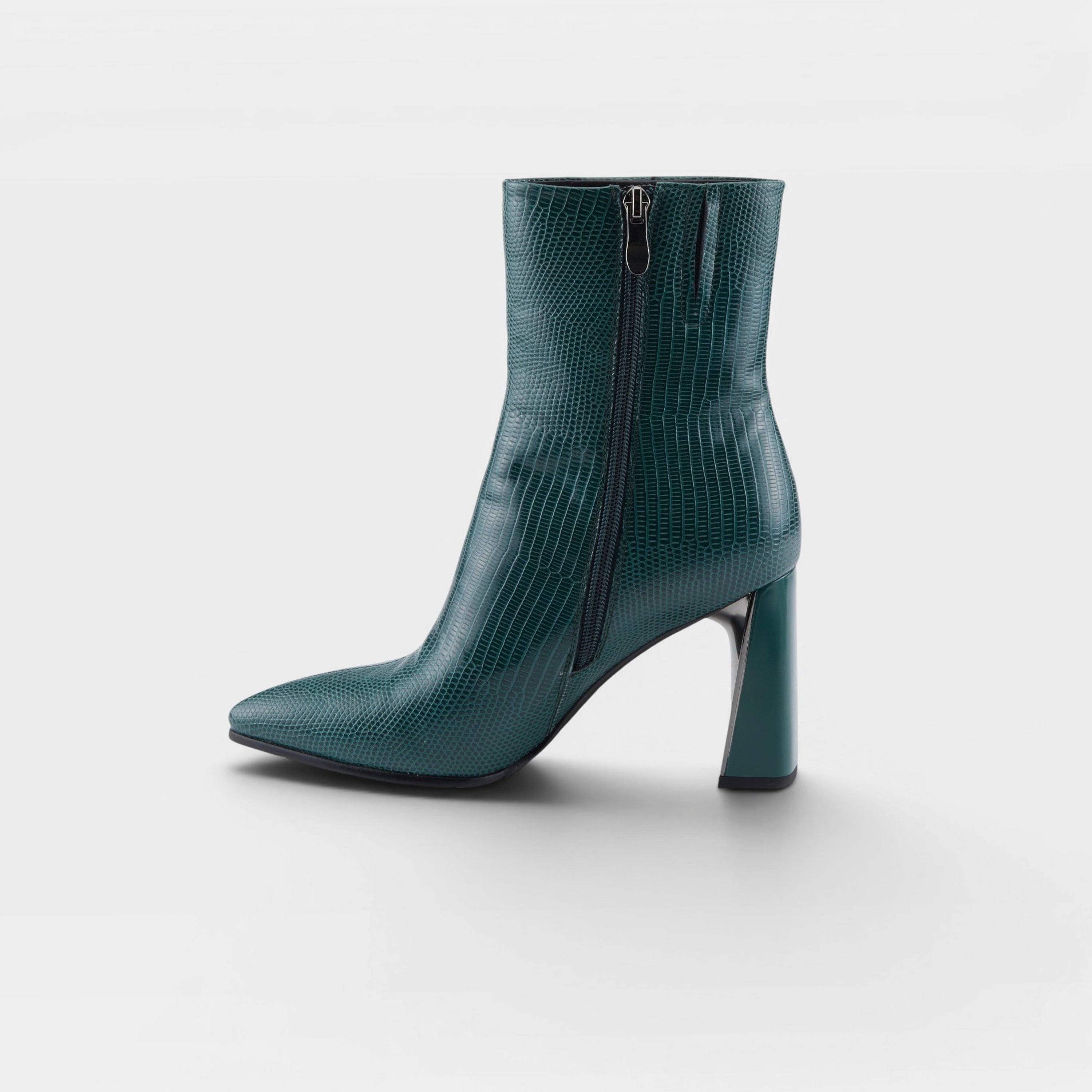Azura Attention Green Boot