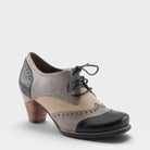 L'Artiste Bardot pumps in Black, front view