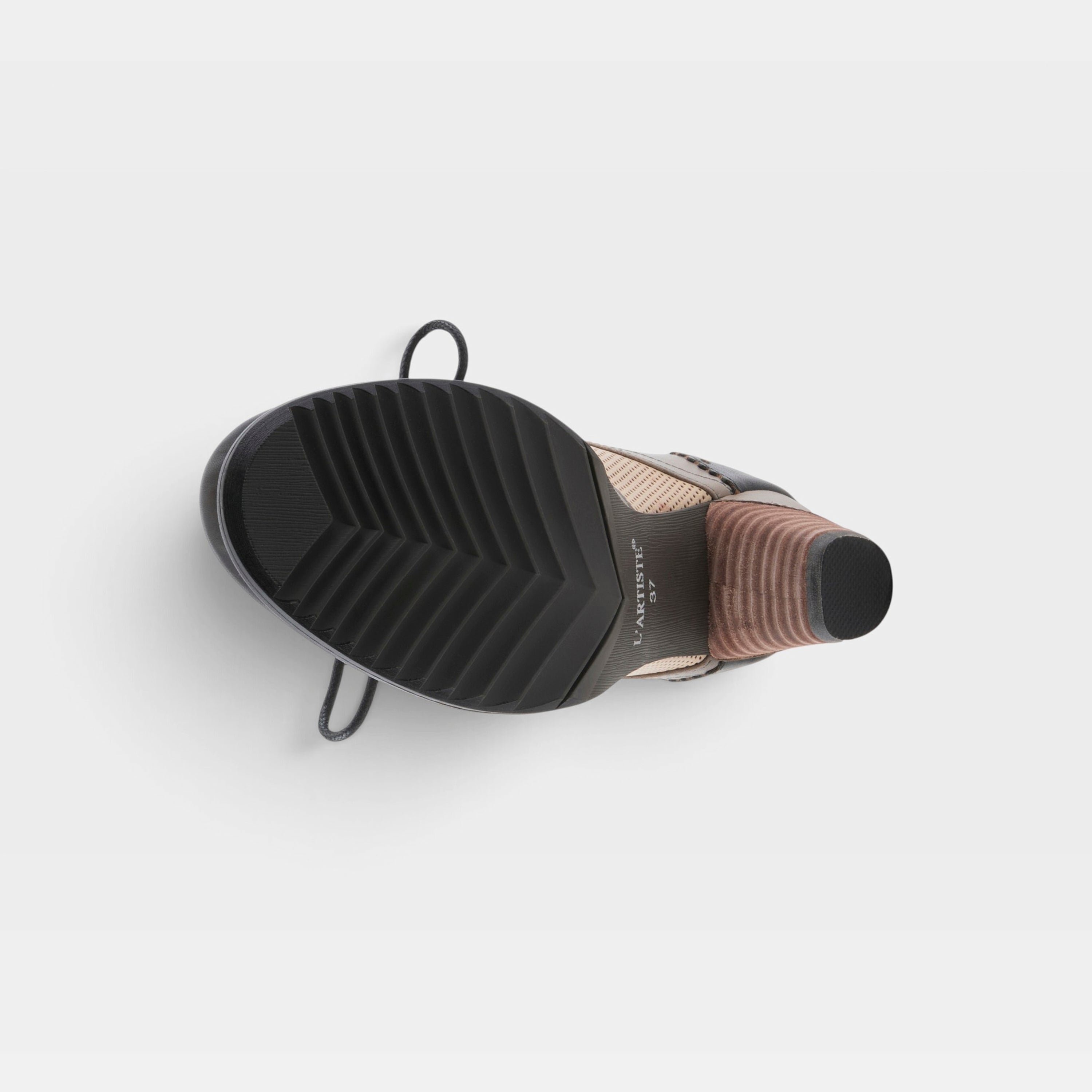 L'Artiste Bardot pumps in Black, outsole view