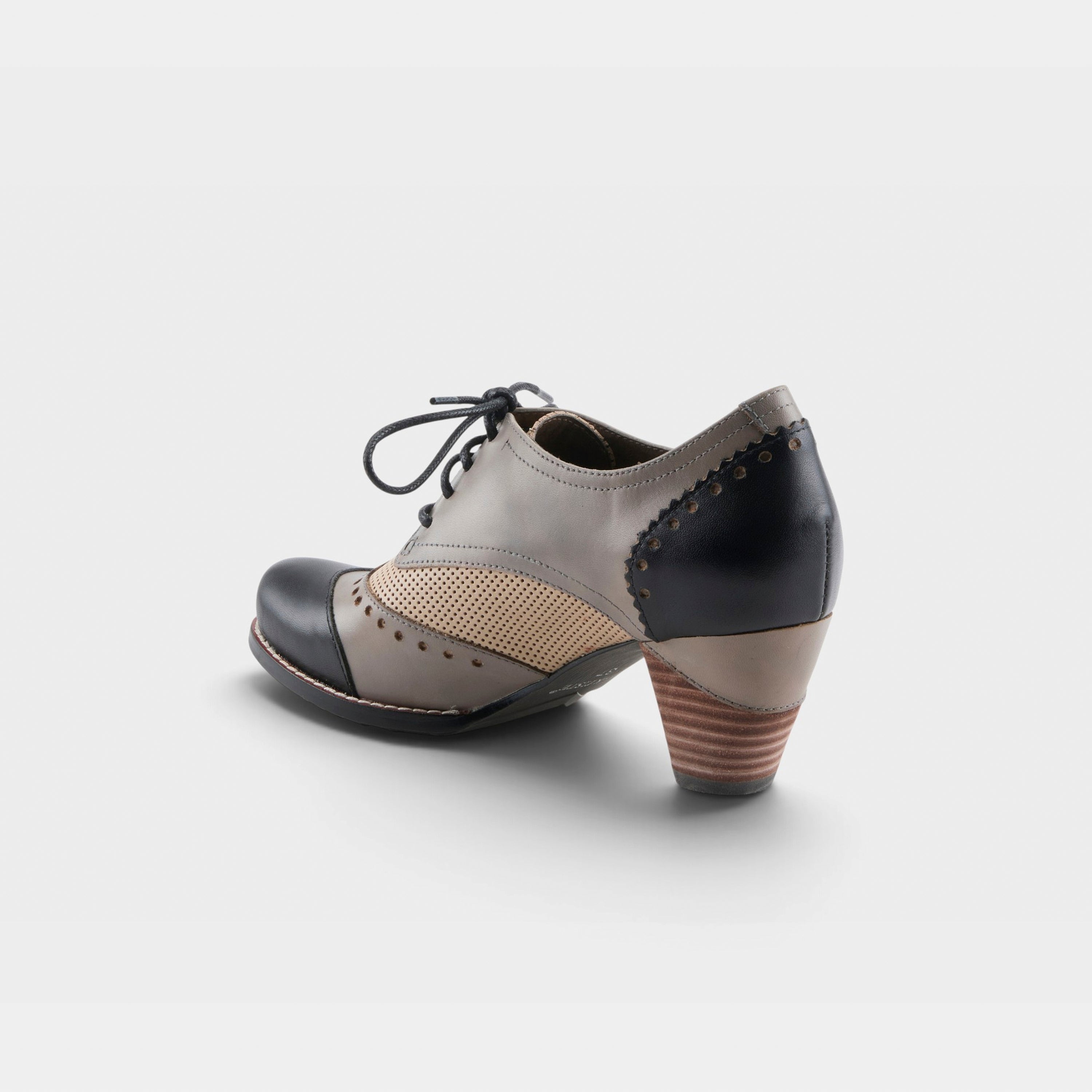 L'Artiste Bardot pumps in Black, alternate angle view